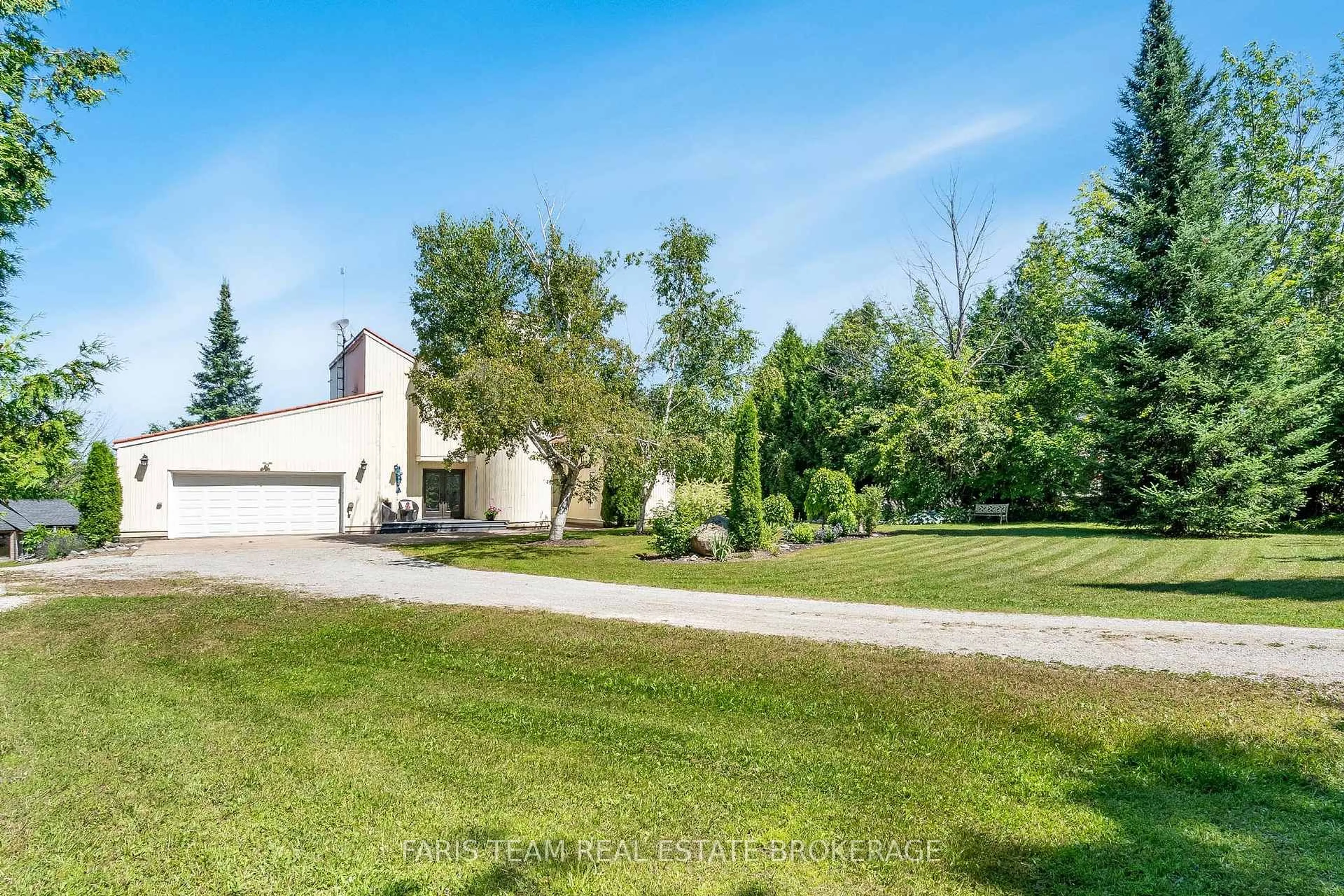 A pic from outside/outdoor area/front of a property/back of a property/a pic from drone, unknown for 249 Medonte Sideroad 2, Oro-Medonte Ontario L0K 1E0