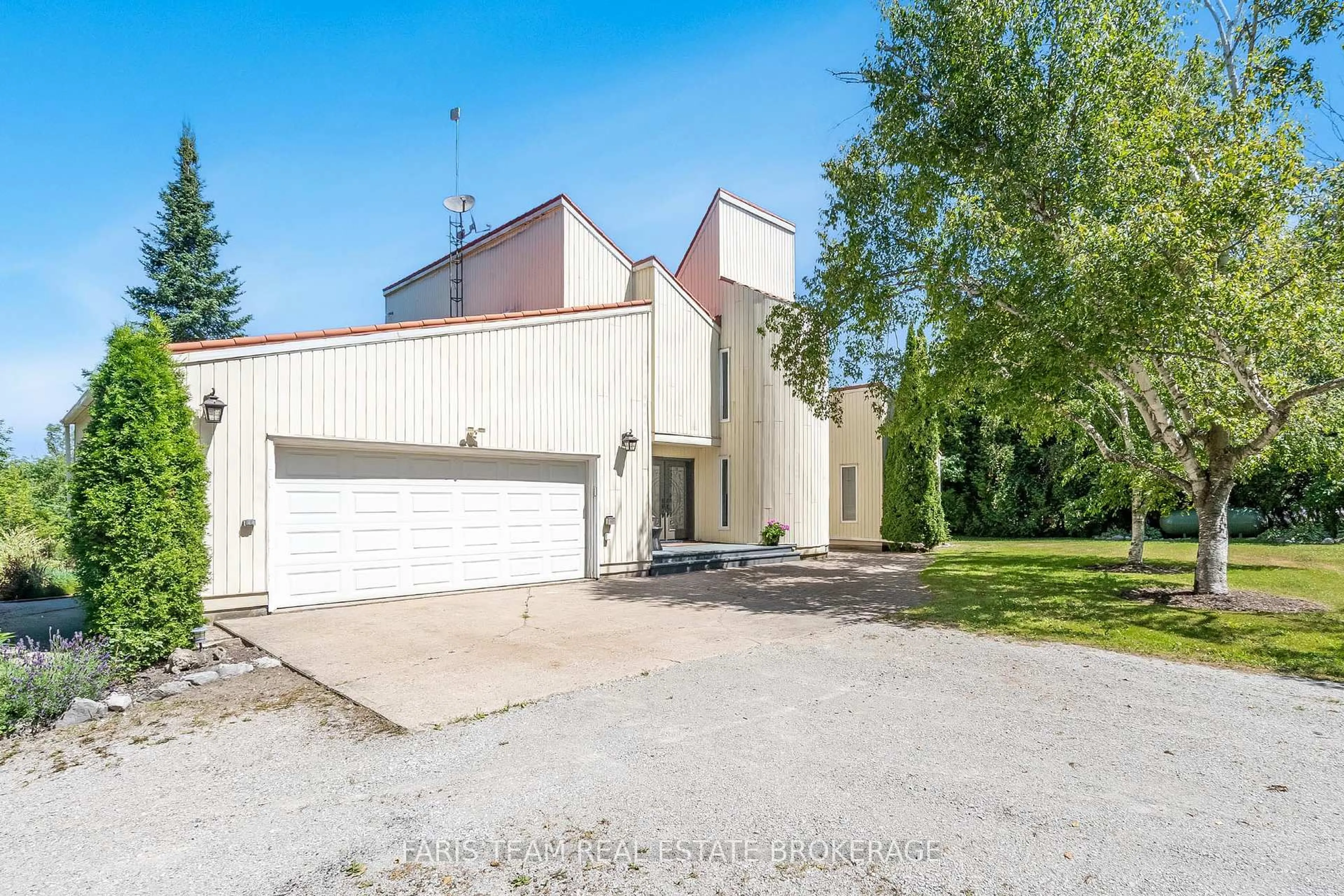 A pic from outside/outdoor area/front of a property/back of a property/a pic from drone, unknown for 249 Medonte Sideroad 2, Oro-Medonte Ontario L0K 1E0