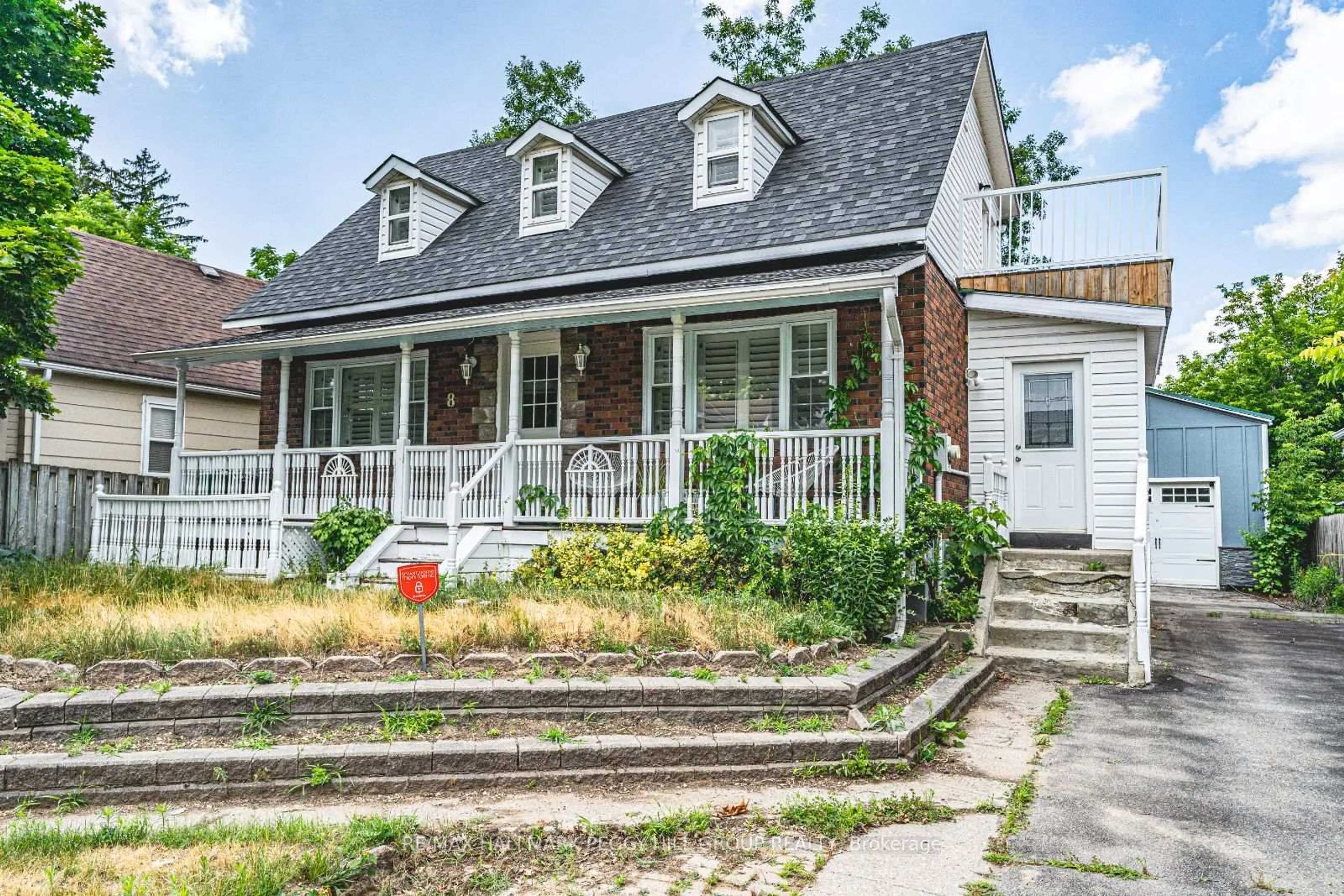 Home with brick exterior material, street for 8 Dufferin St, Barrie Ontario L4N 2J7