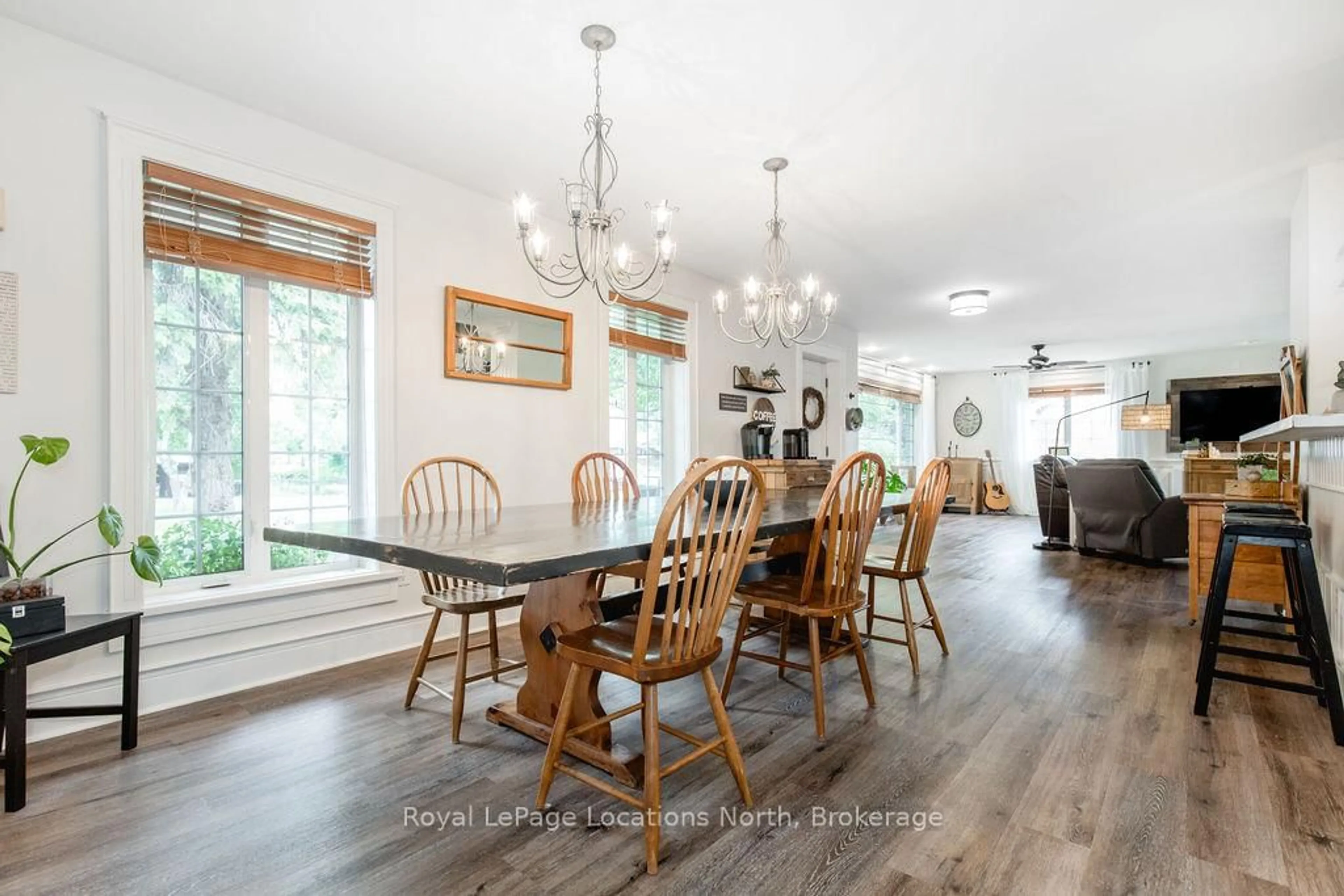 Dining room, wood/laminate floor for 221 JANE St, Clearview Ontario L0M 1S0