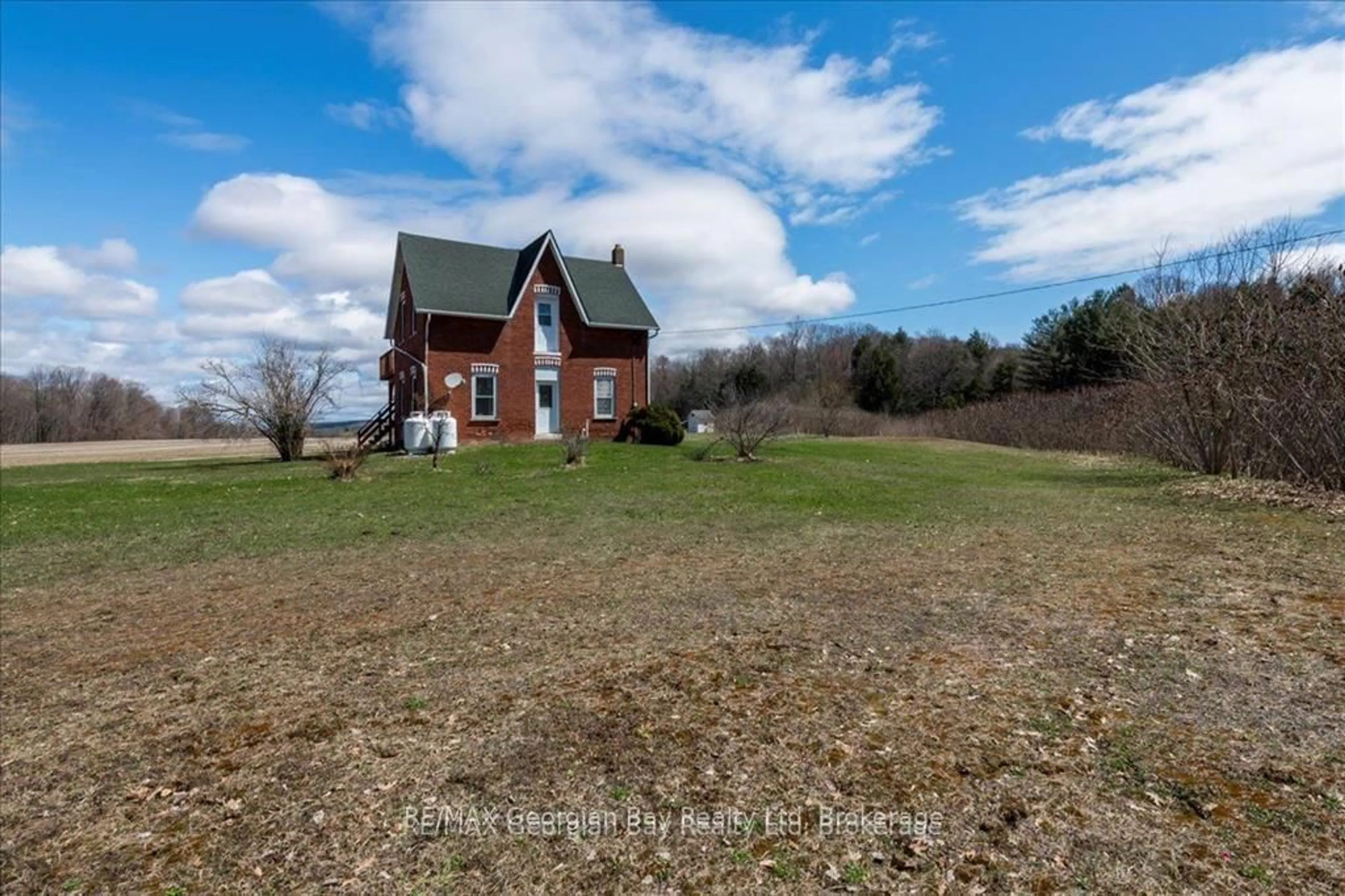 A pic from outside/outdoor area/front of a property/back of a property/a pic from drone, unknown for 579 Marshall Rd, Tiny Ontario L4R 0E3
