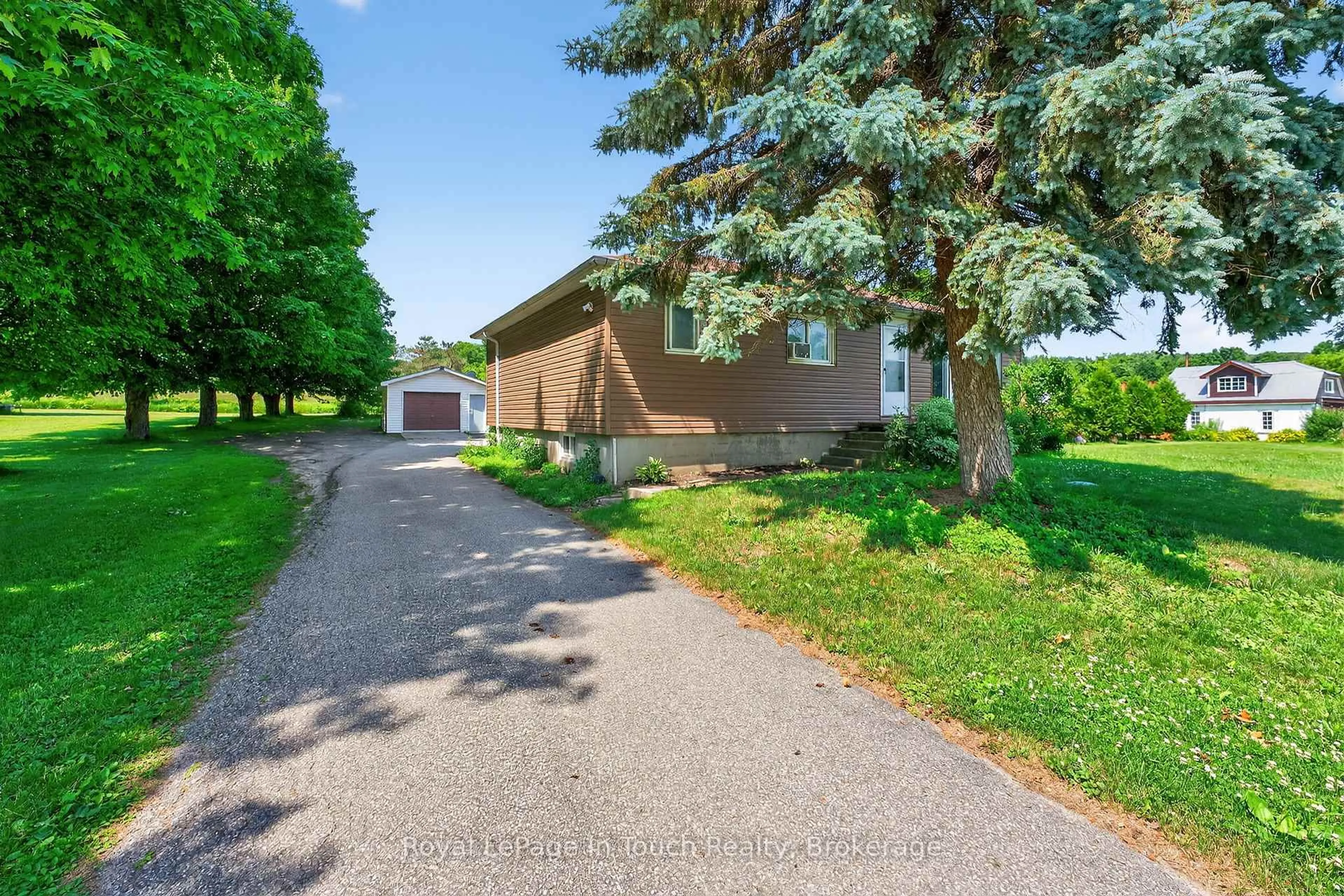 Unknown for 8906 County Road 93, Midland Ontario L4R 4K4