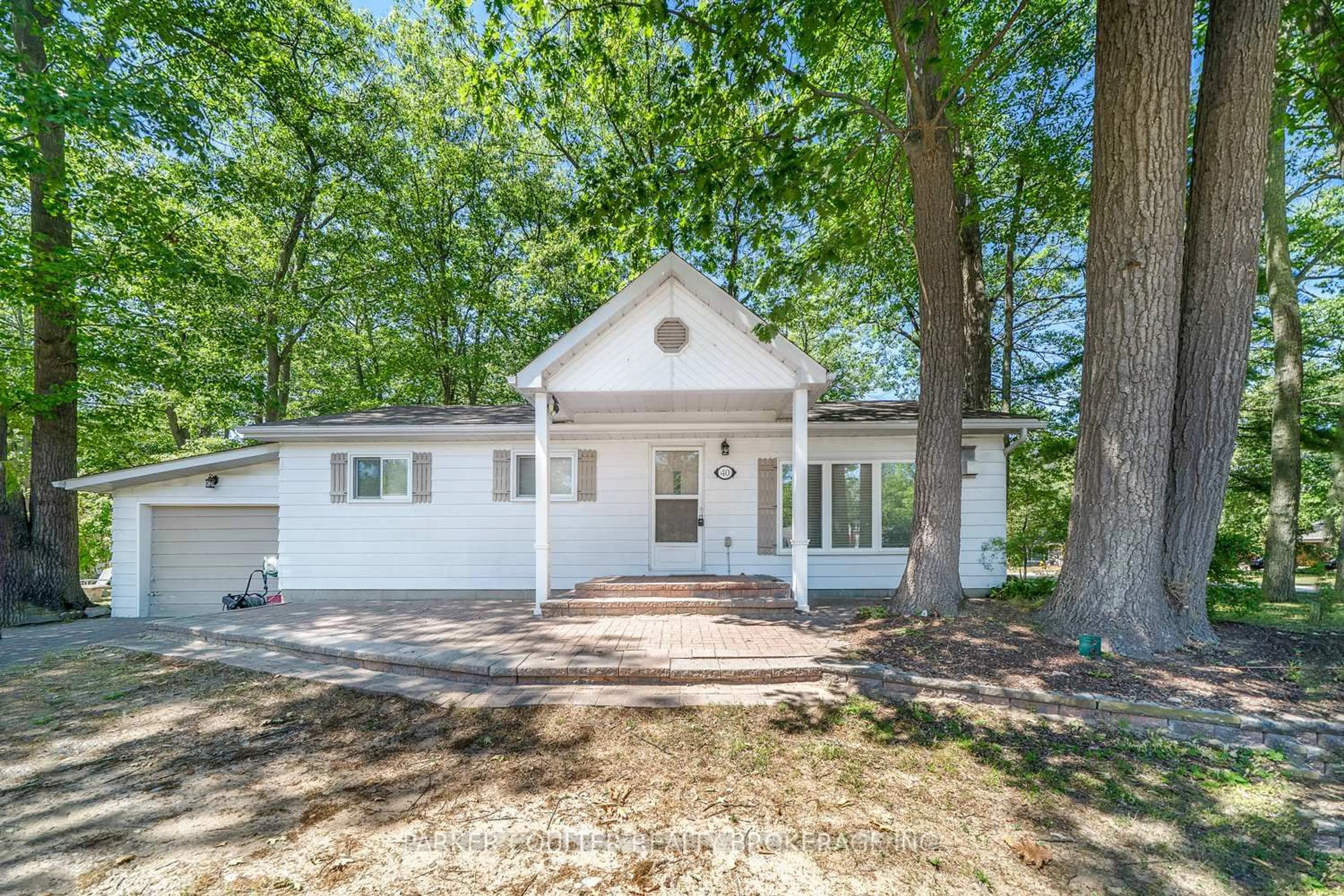 Home with vinyl exterior material, street for 40 Antigua Dr, Wasaga Beach Ontario L9Z 2S3