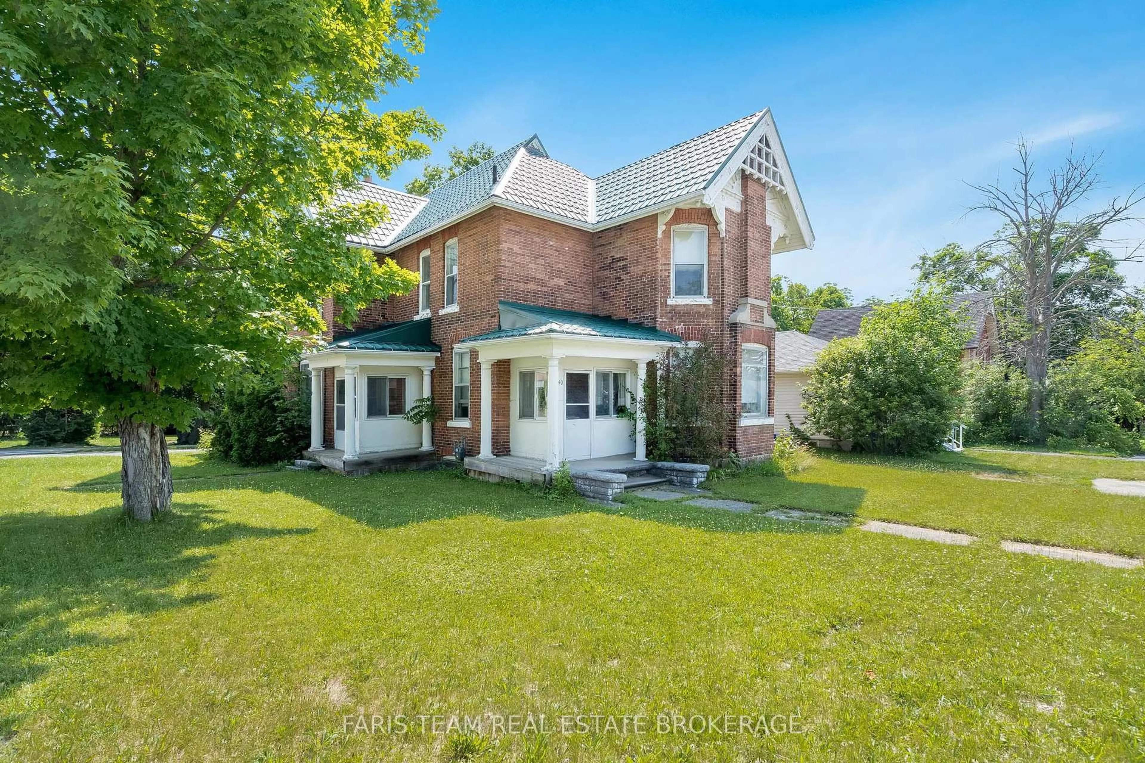 A pic from outside/outdoor area/front of a property/back of a property/a pic from drone, street for 9 Borland St, Orillia Ontario L3V 2B5