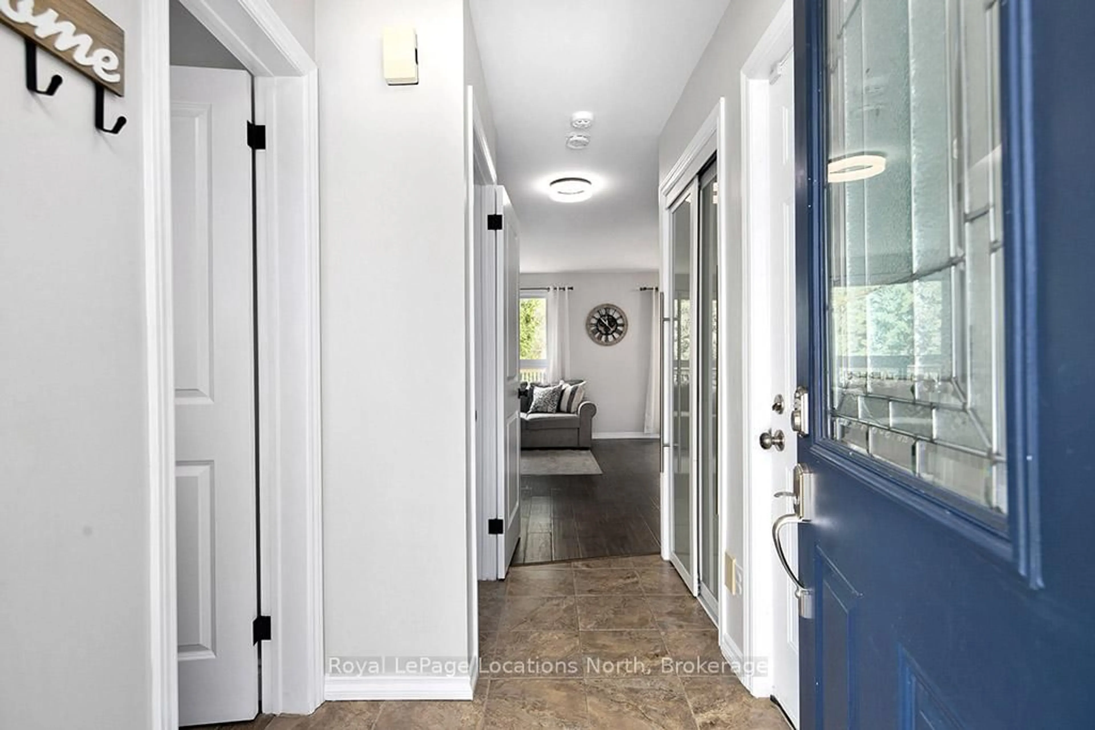 Indoor entryway for 52 Dillon Dr, Collingwood Ontario L9Y 4S5