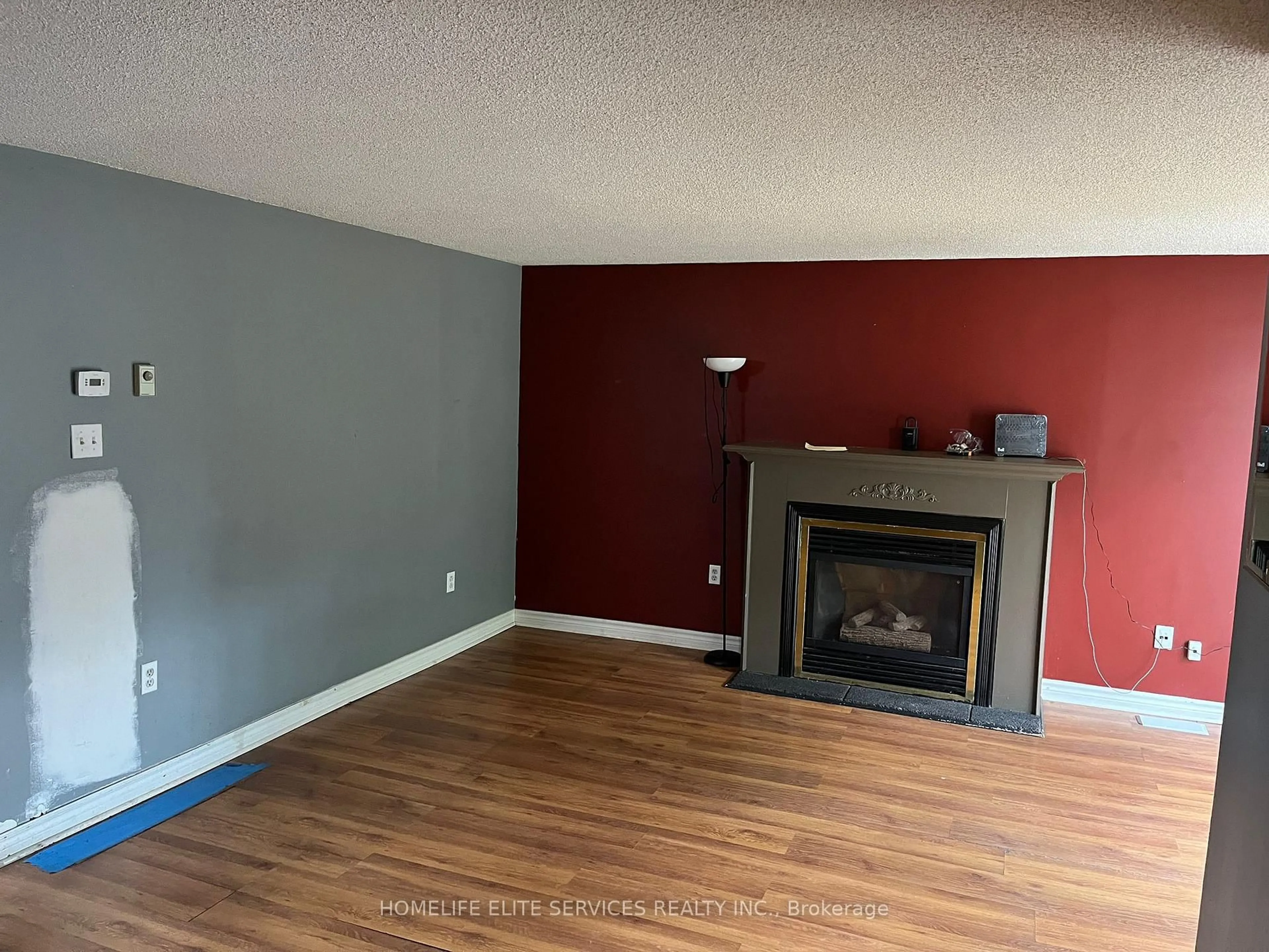 A pic of a room for 221 Hickling Tr, Barrie Ontario L4M 5W6