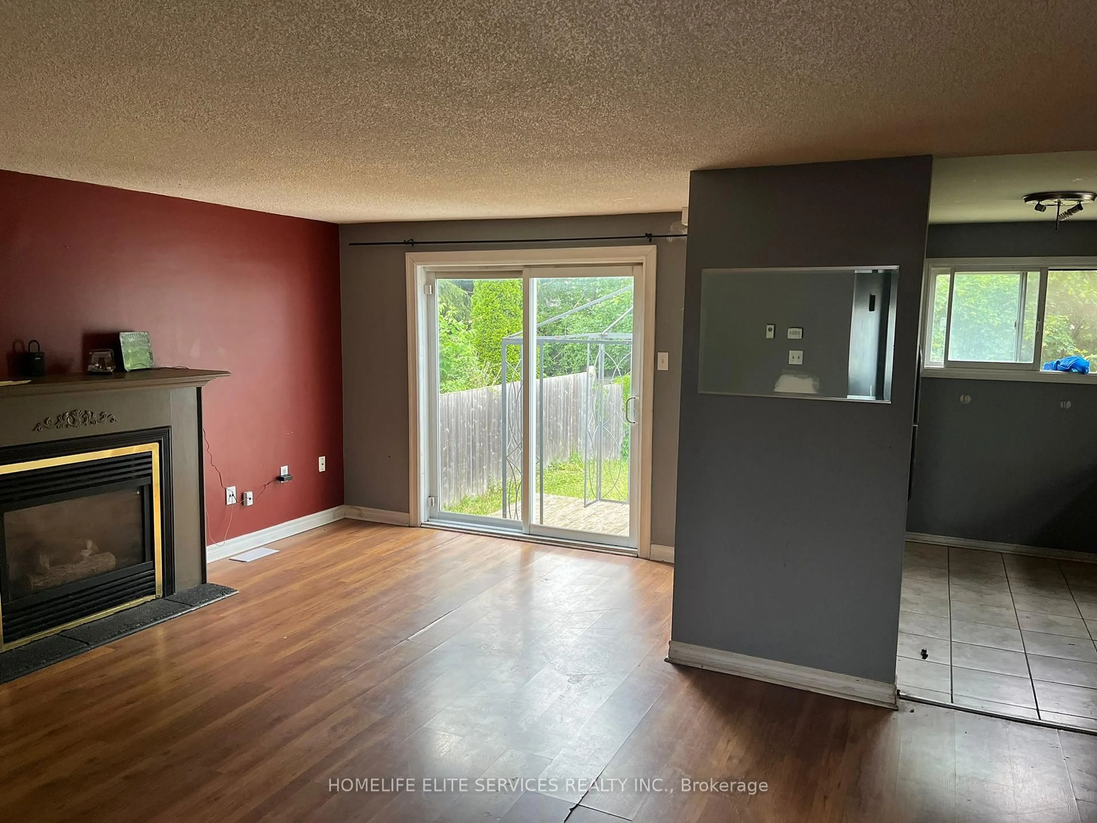 A pic of a room for 221 Hickling Tr, Barrie Ontario L4M 5W6
