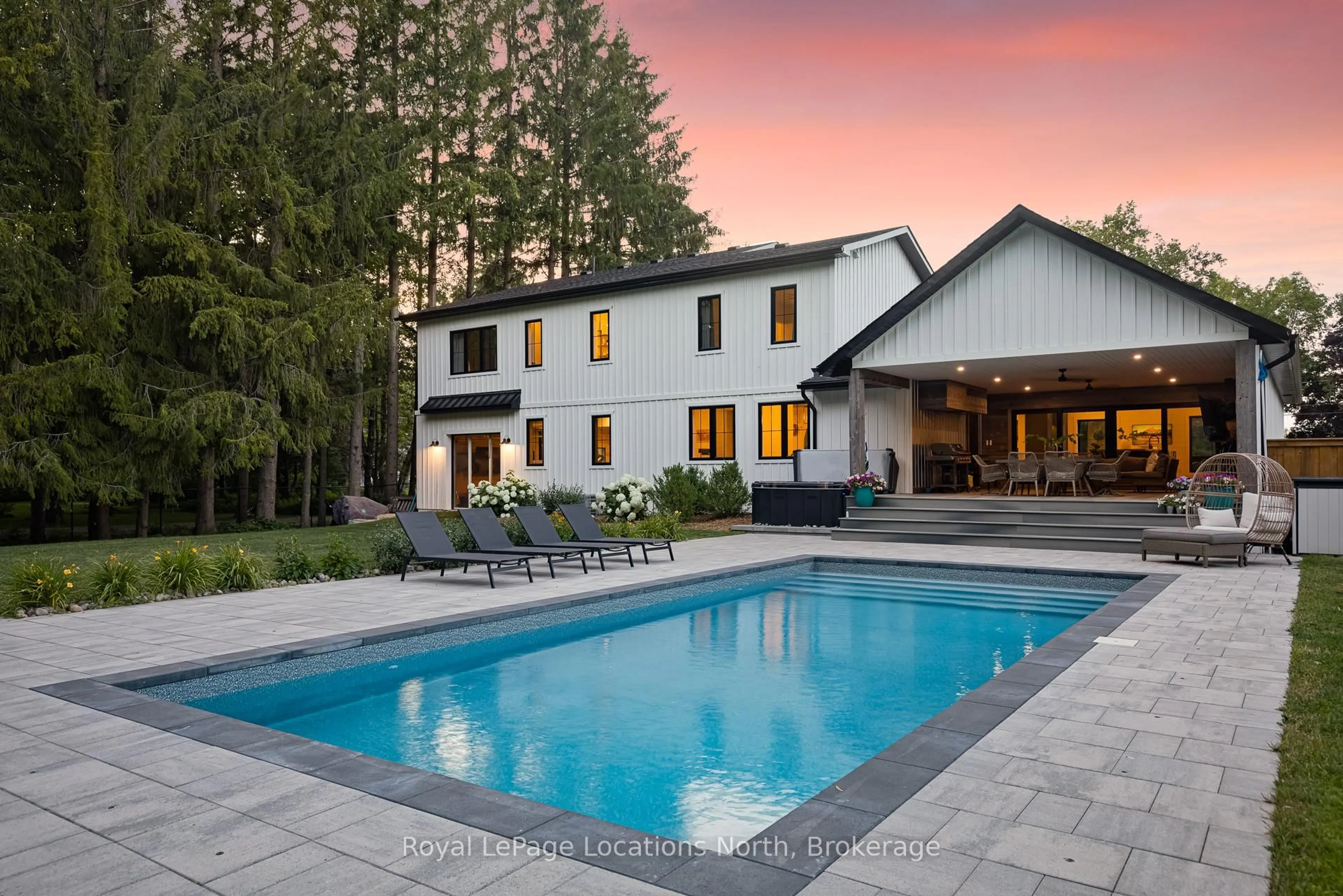 Pool for 39 Silvercreek Dr, Collingwood Ontario L9Y 4W9