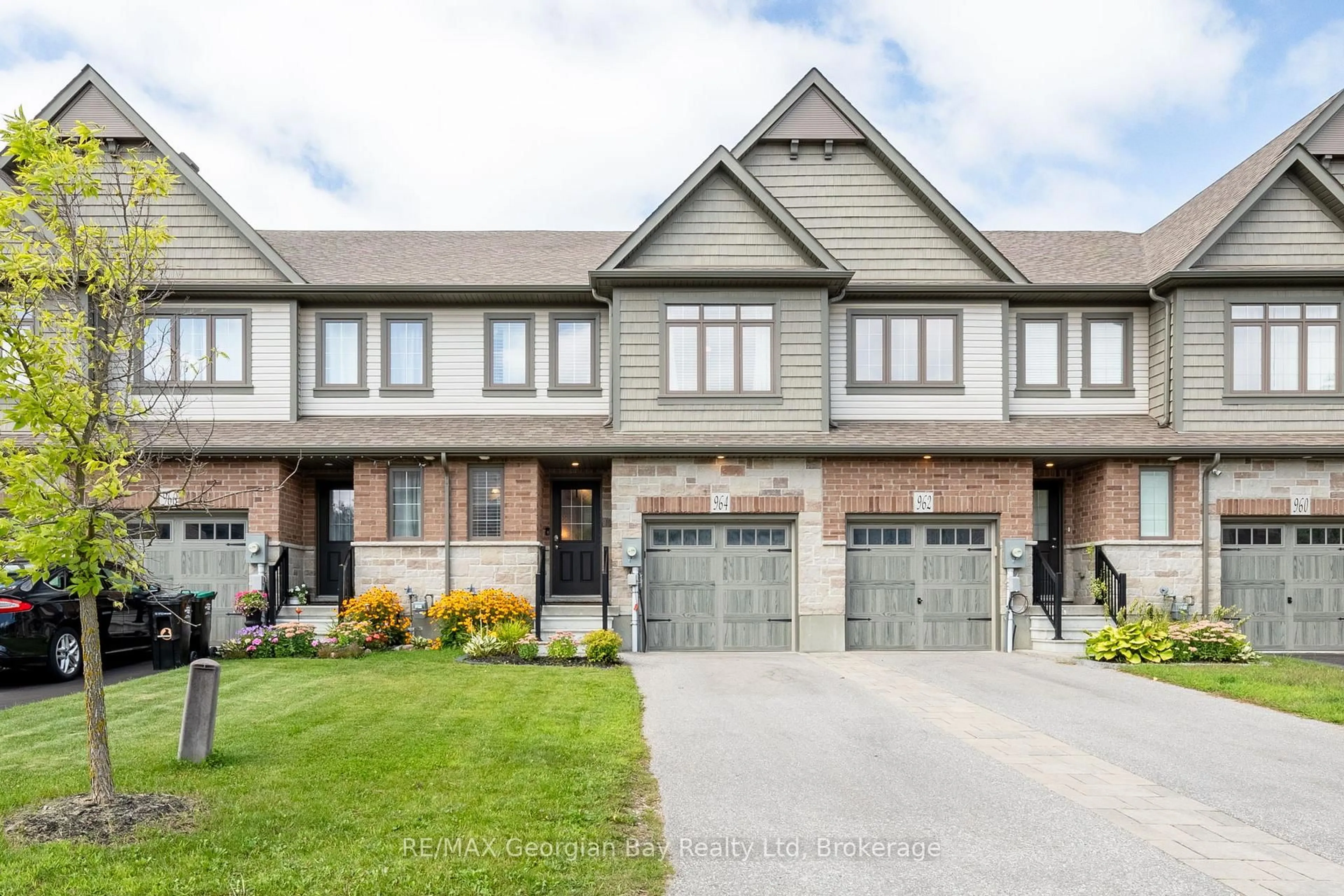 Home with brick exterior material, street for 964 WRIGHT Dr, Midland Ontario L4R 0E3