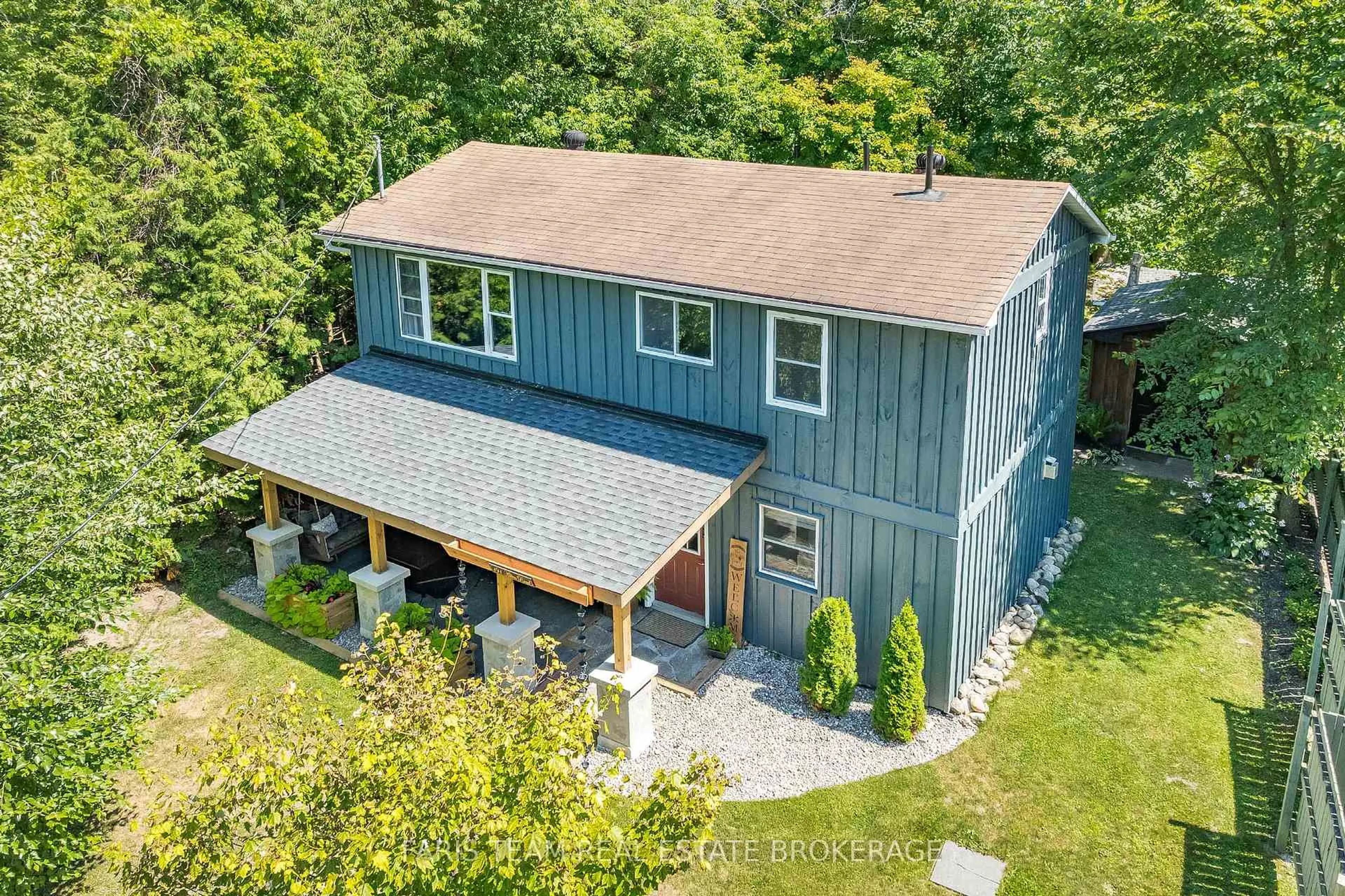 A pic from outside/outdoor area/front of a property/back of a property/a pic from drone, building for 191 Albin Rd, Tay Ontario L0K 2C0