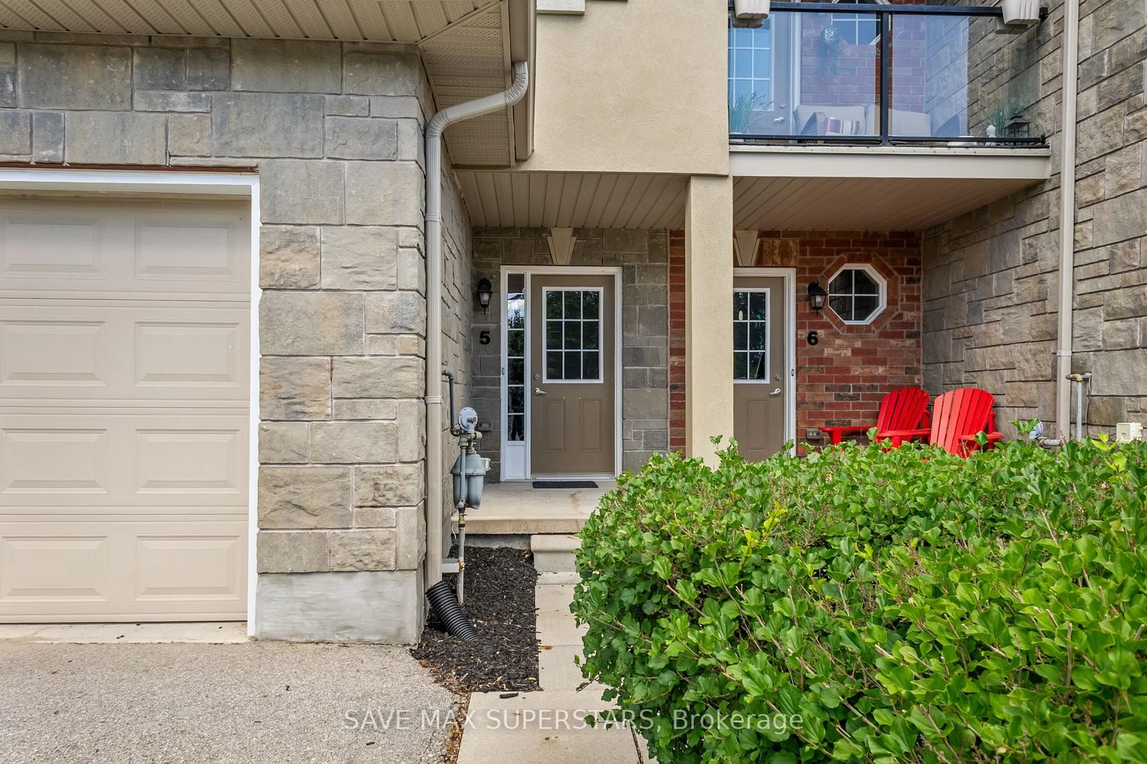 Patio, street for 49 Ferndale Dr #5, Barrie Ontario L4N 5W9