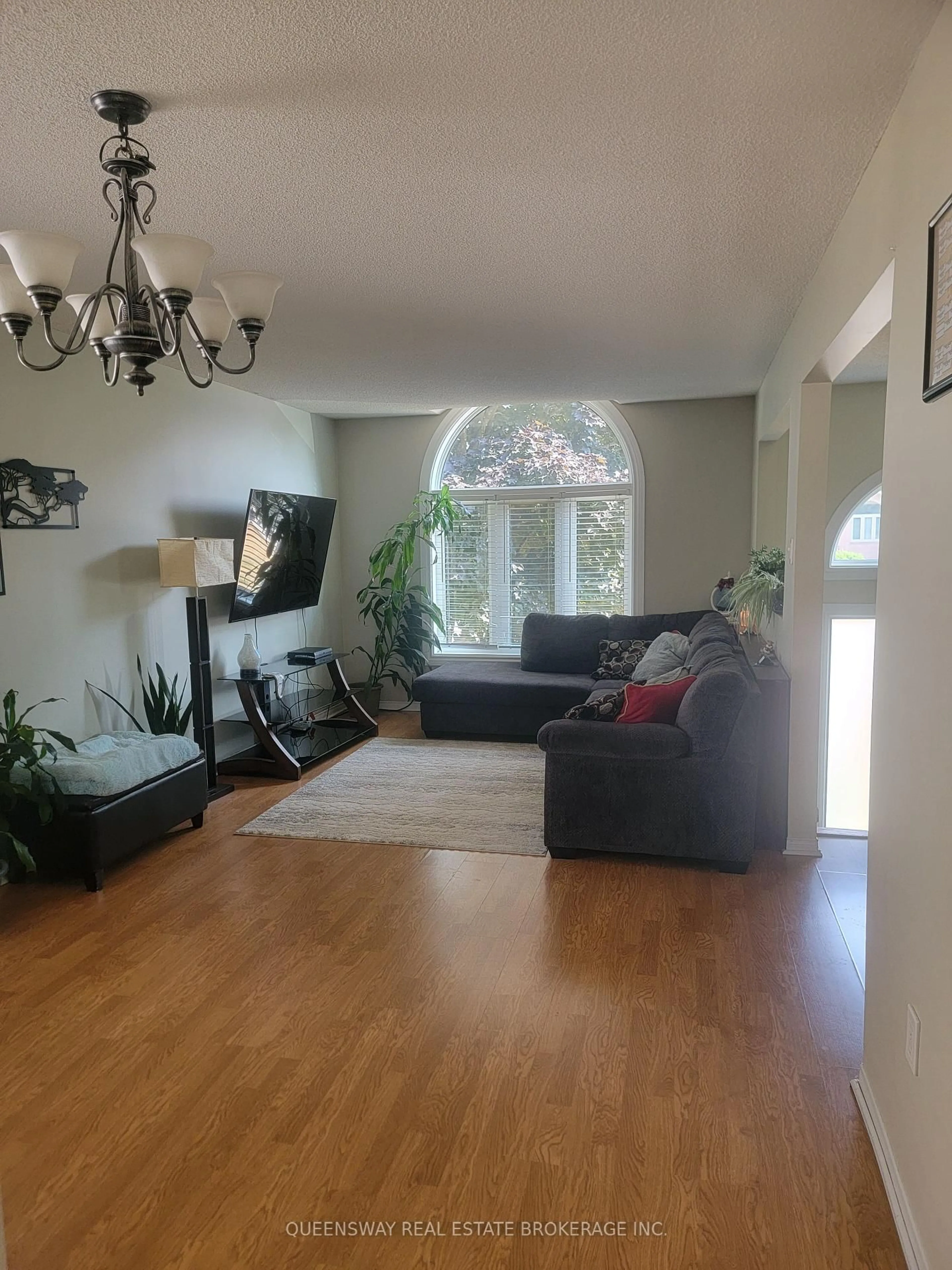 Living room with furniture, unknown for 50 Acorn Cres, Wasaga Beach Ontario L9Z 1L6