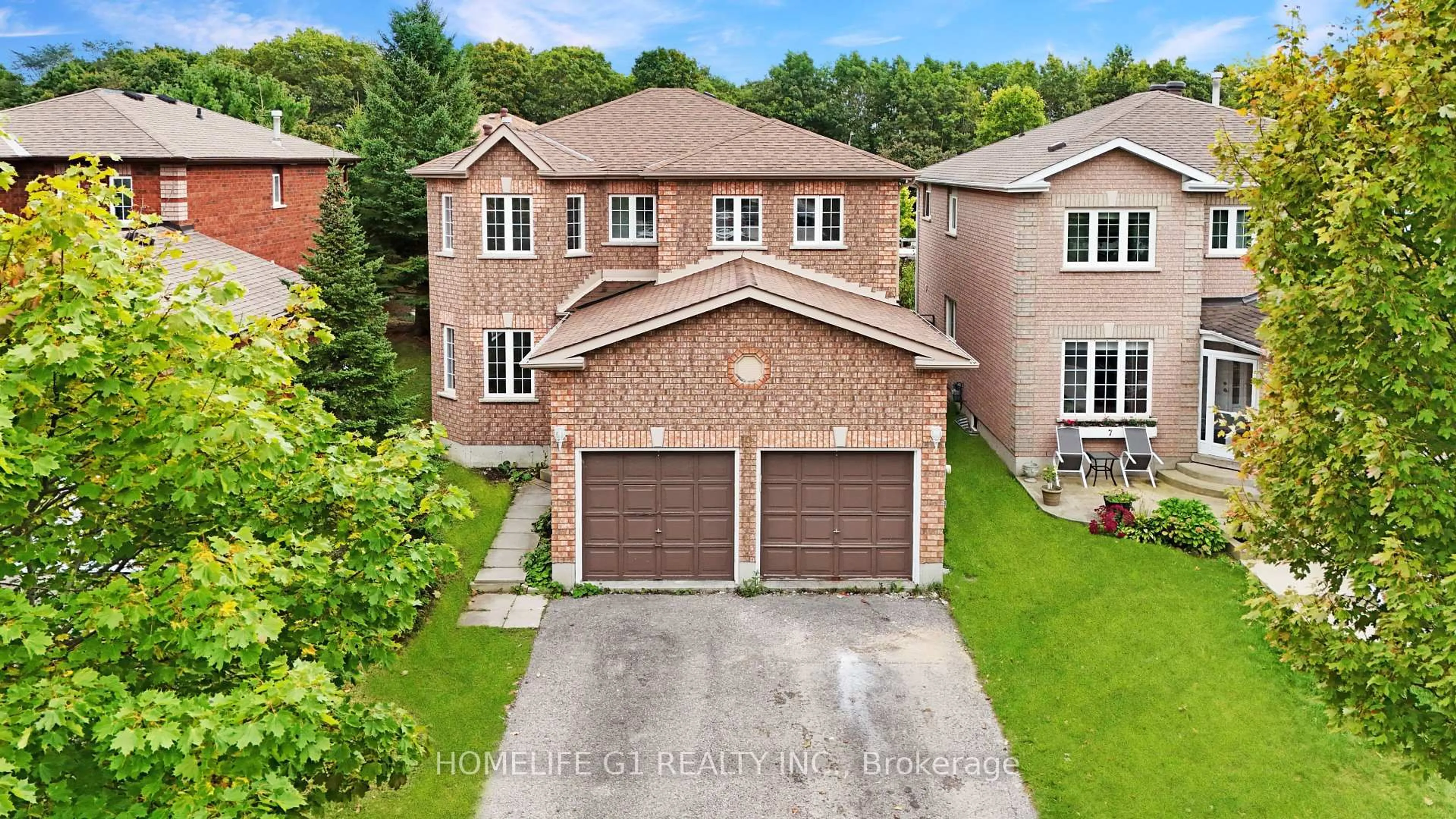 A pic from outside/outdoor area/front of a property/back of a property/a pic from drone, street for 9 Hodgson Dr, Barrie Ontario L4N 7Y2