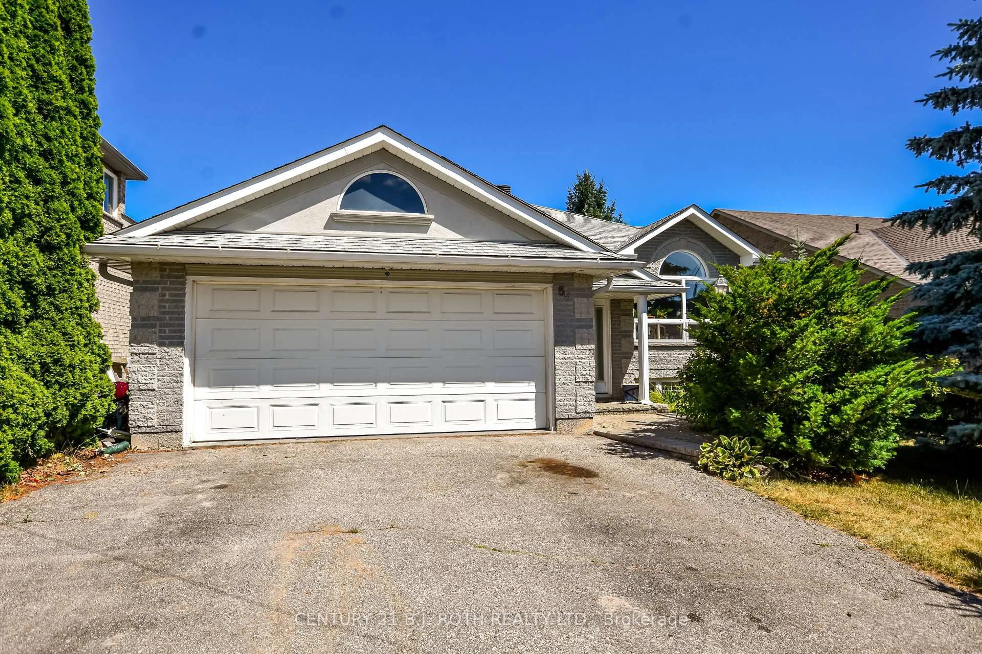 Home with vinyl exterior material, street for 55 Bloxham Pl, Barrie Ontario L4N 9K2