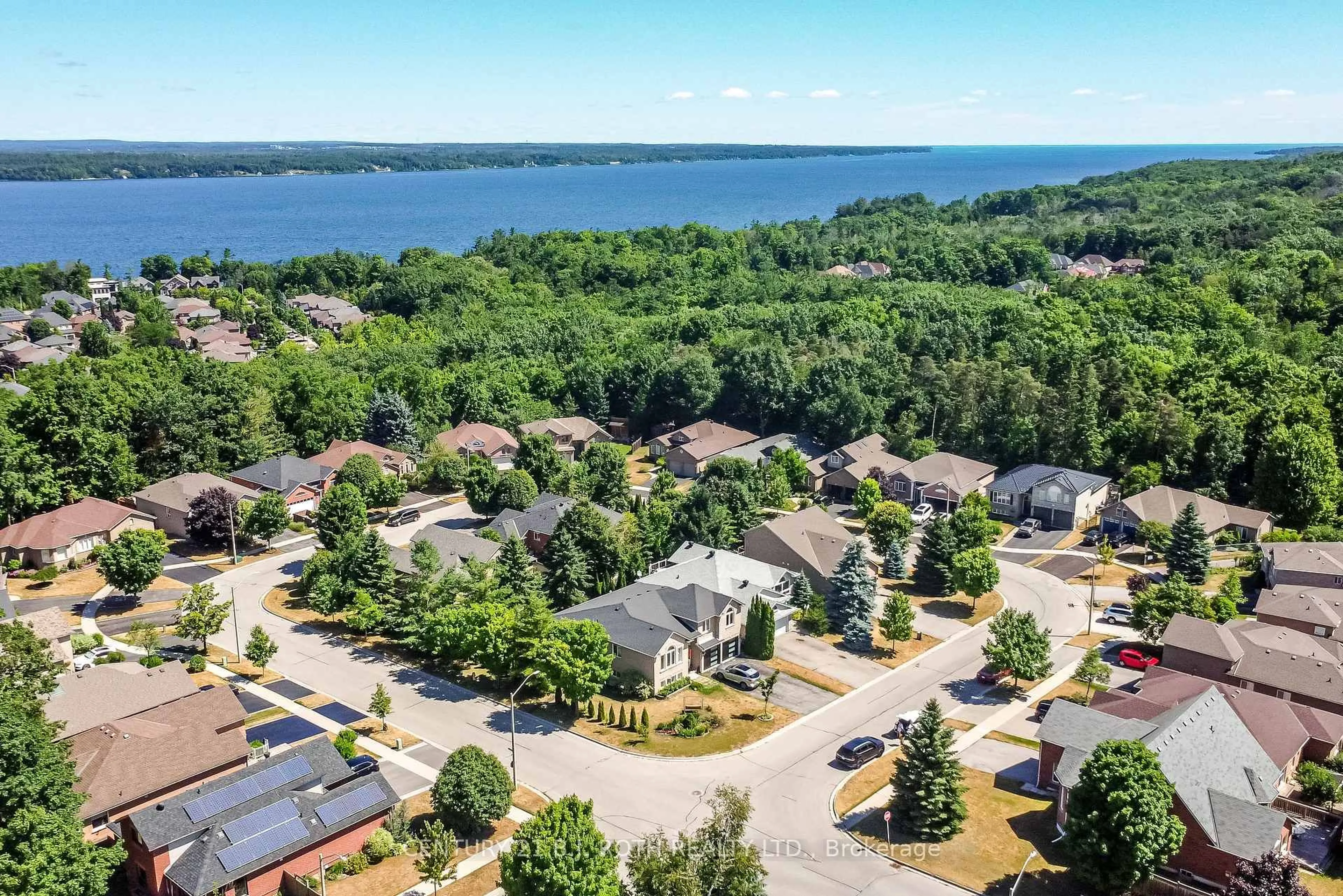 A pic from outside/outdoor area/front of a property/back of a property/a pic from drone, water/lake/river/ocean view for 55 Bloxham Pl, Barrie Ontario L4N 9K2