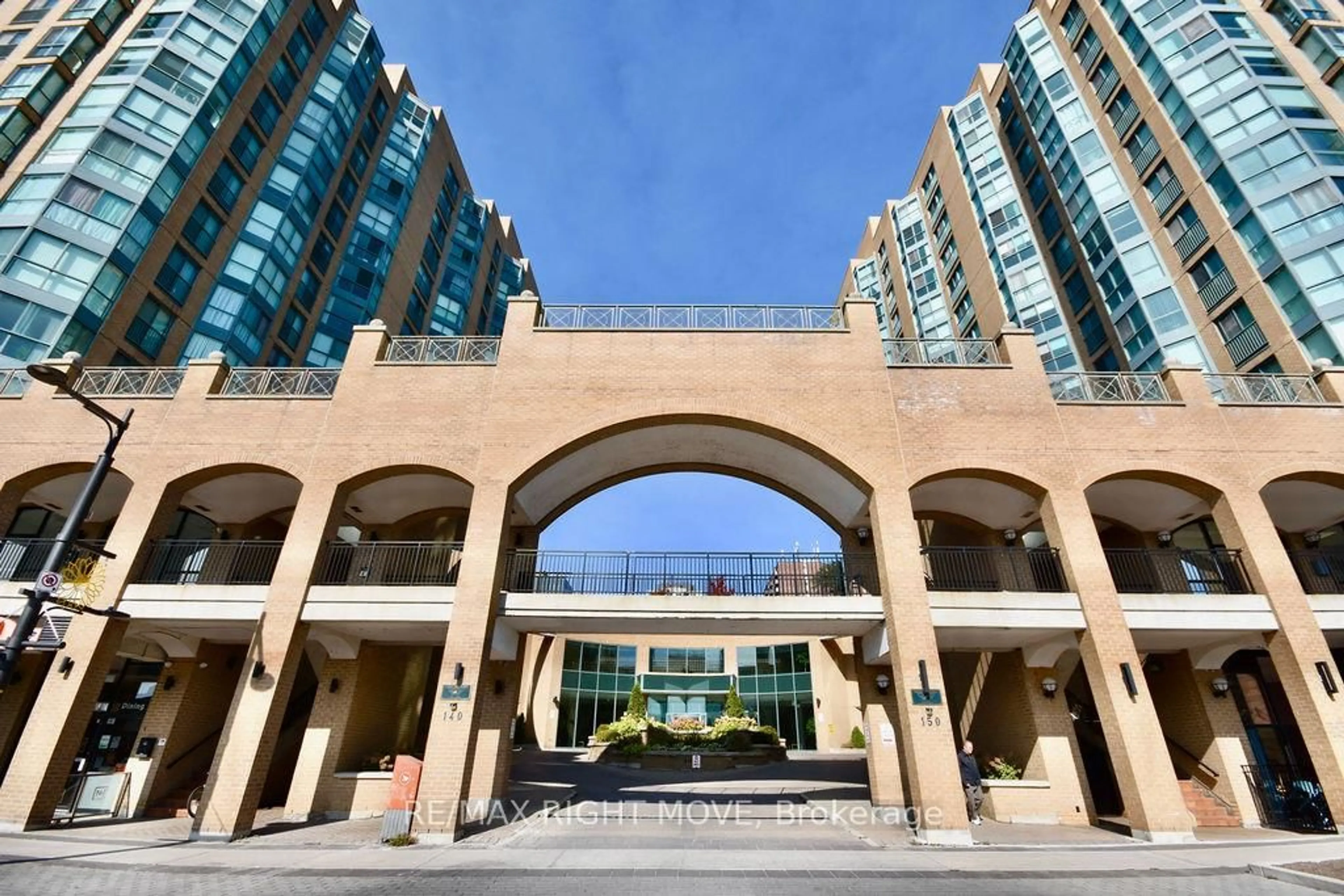 Indoor foyer for 150 Dunlop St #1108, Barrie Ontario L4M 6H1