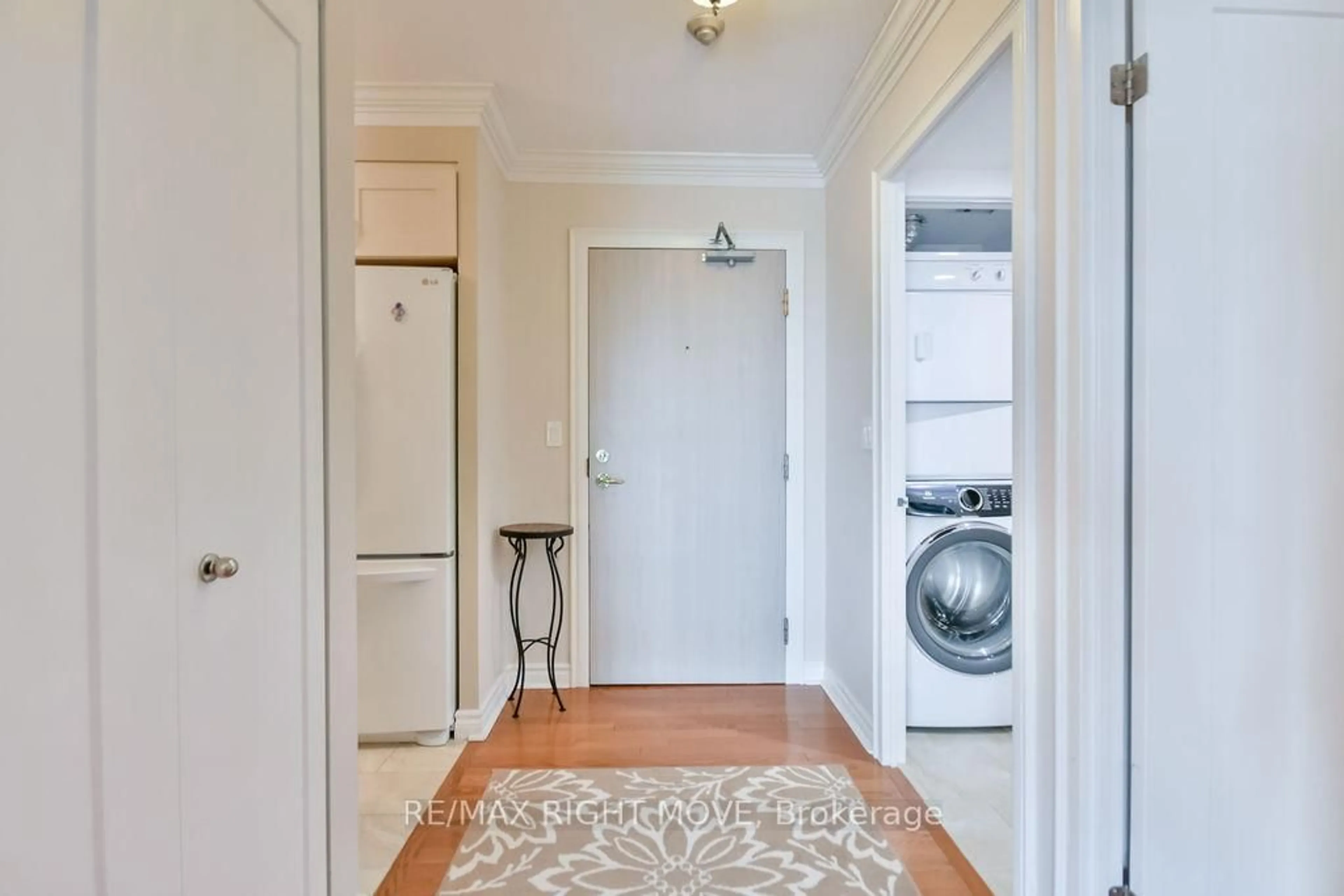 Indoor entryway for 150 Dunlop St #1108, Barrie Ontario L4M 6H1