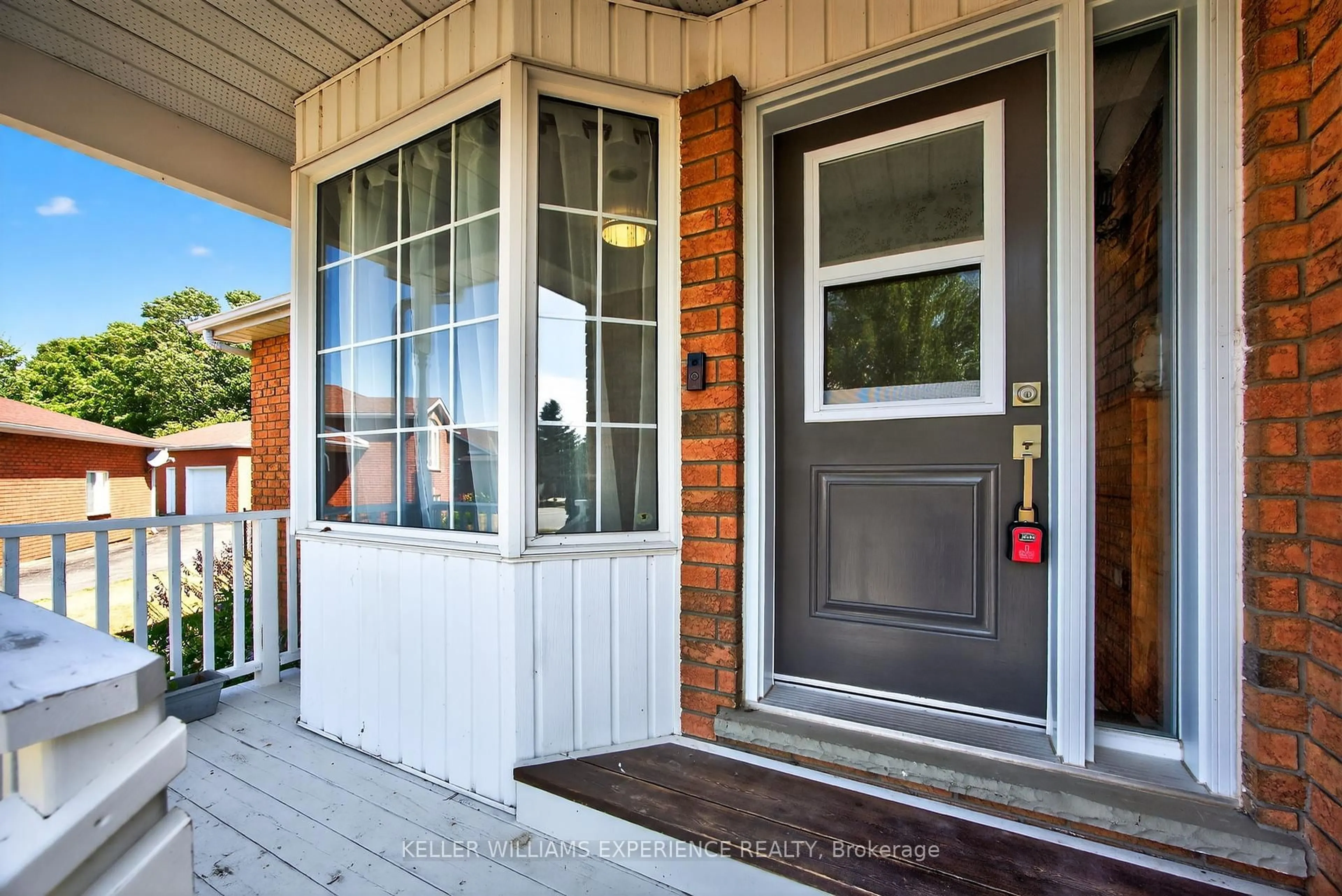 Indoor entryway for 170 Ritchie Cres, Springwater Ontario L0L 1P0
