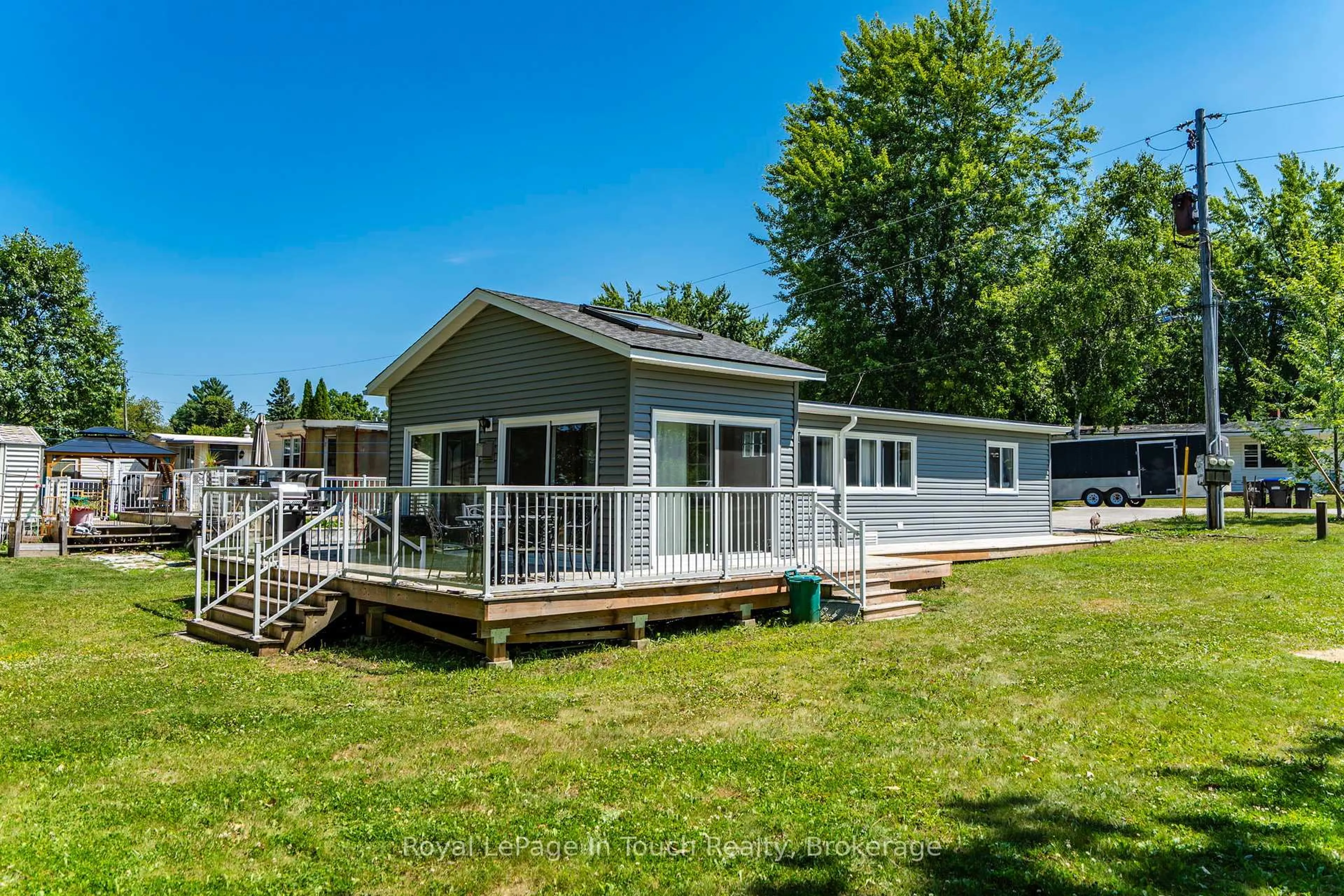 Home with vinyl exterior material, water/lake/river/ocean view for 30 Lakeshore Rd, Midland Ontario L4R 0B9