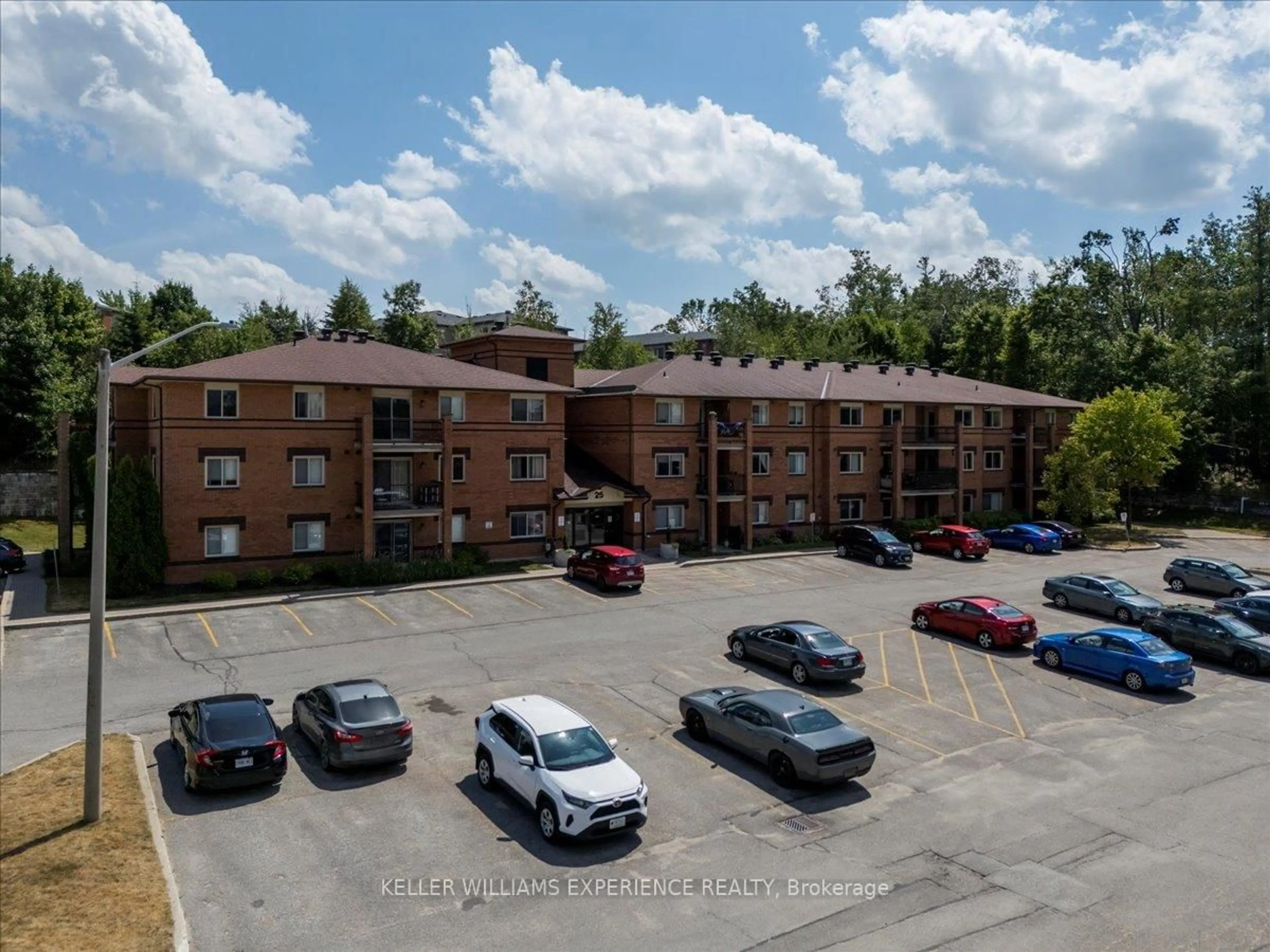 A pic from outside/outdoor area/front of a property/back of a property/a pic from drone, unknown for 25 Meadow Lane #102, Barrie Ontario L4N 7K2