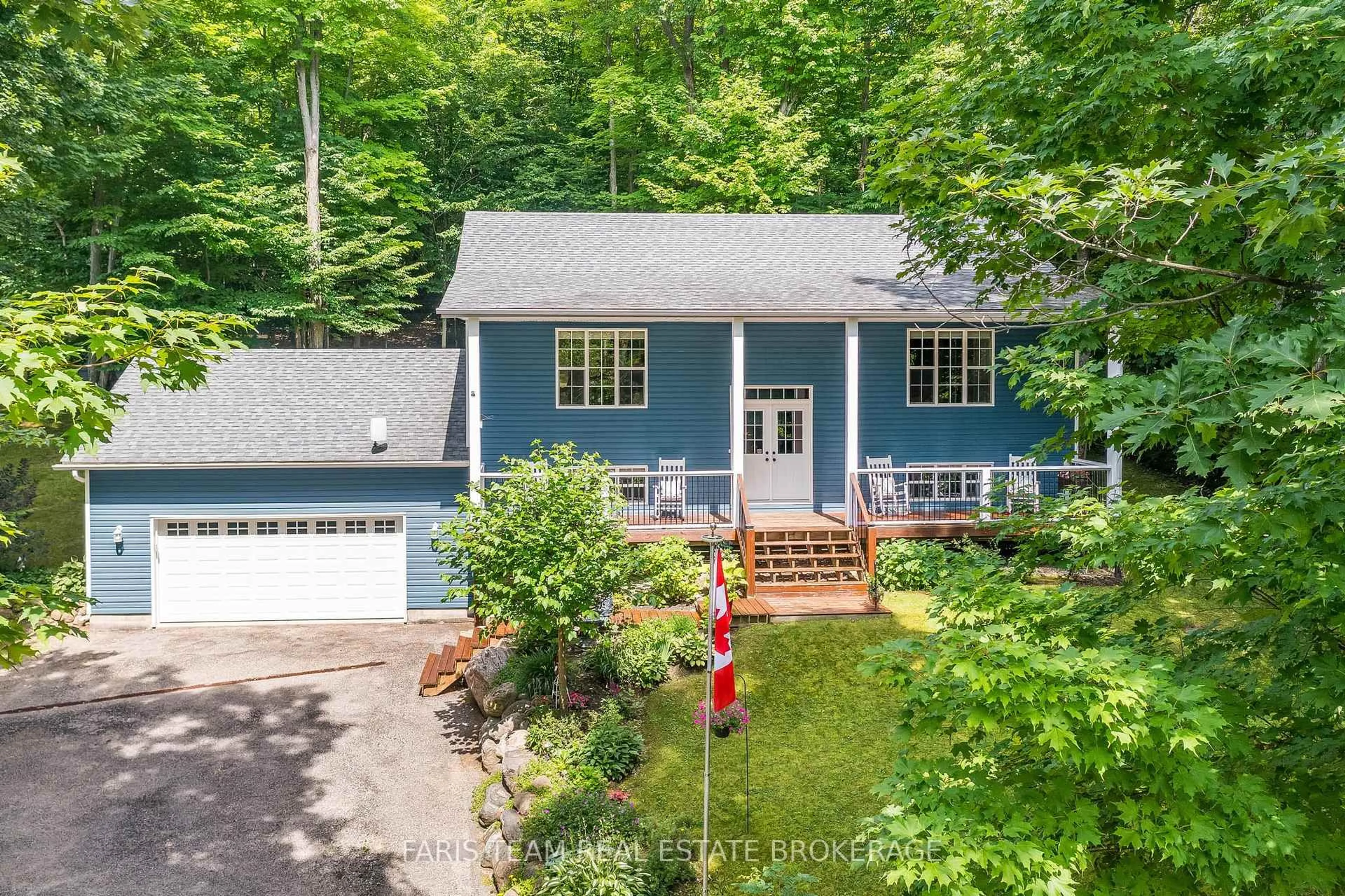 A pic from outside/outdoor area/front of a property/back of a property/a pic from drone, unknown for 85 Farlain Lake Rd, Tiny Ontario L9M 0B5