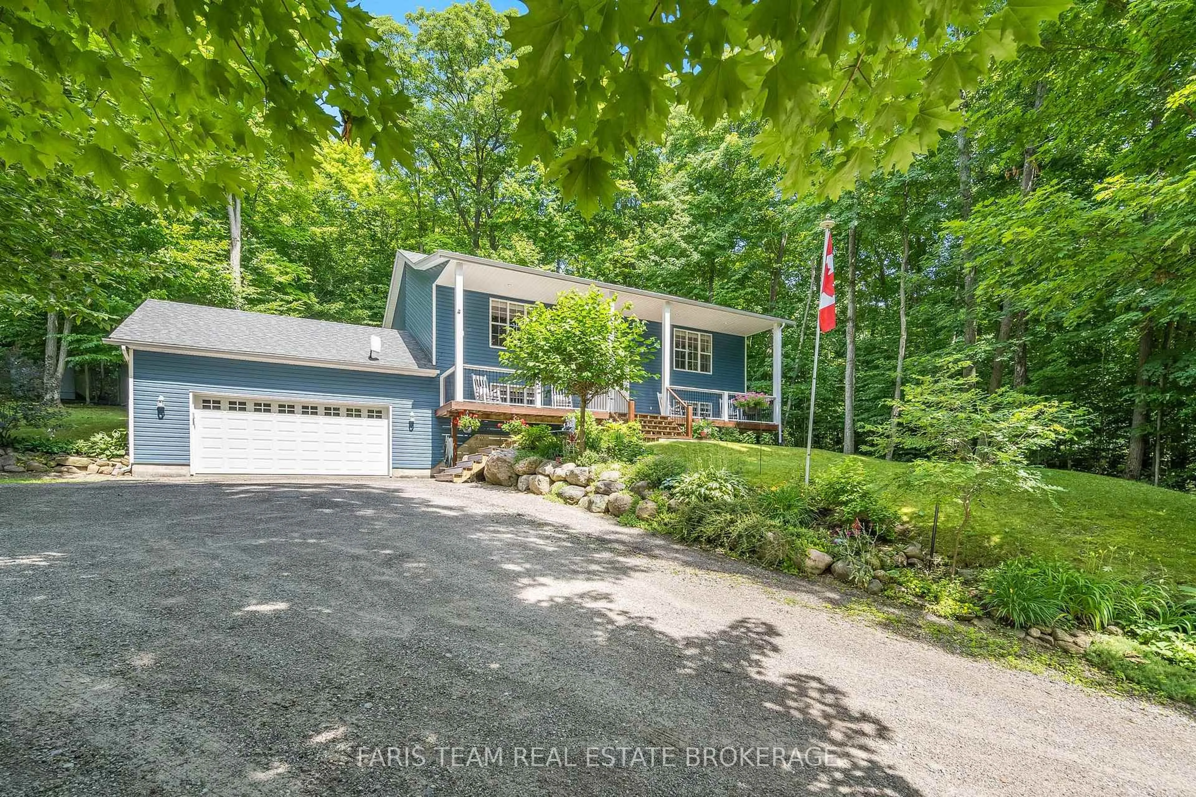 A pic from outside/outdoor area/front of a property/back of a property/a pic from drone, unknown for 85 Farlain Lake Rd, Tiny Ontario L9M 0B5