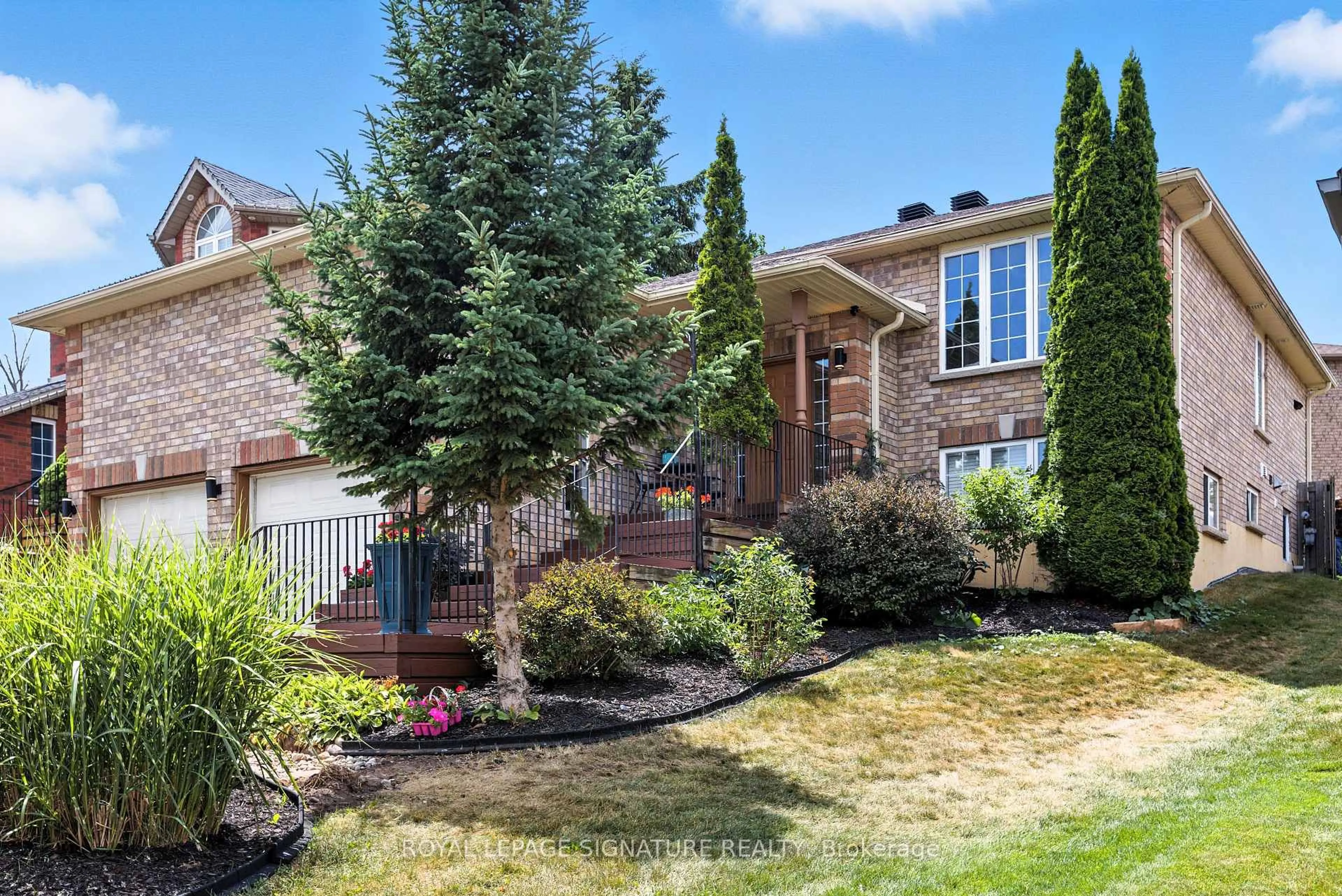 Home with brick exterior material, street for 20 Pacific Ave, Barrie Ontario L4M 7E4