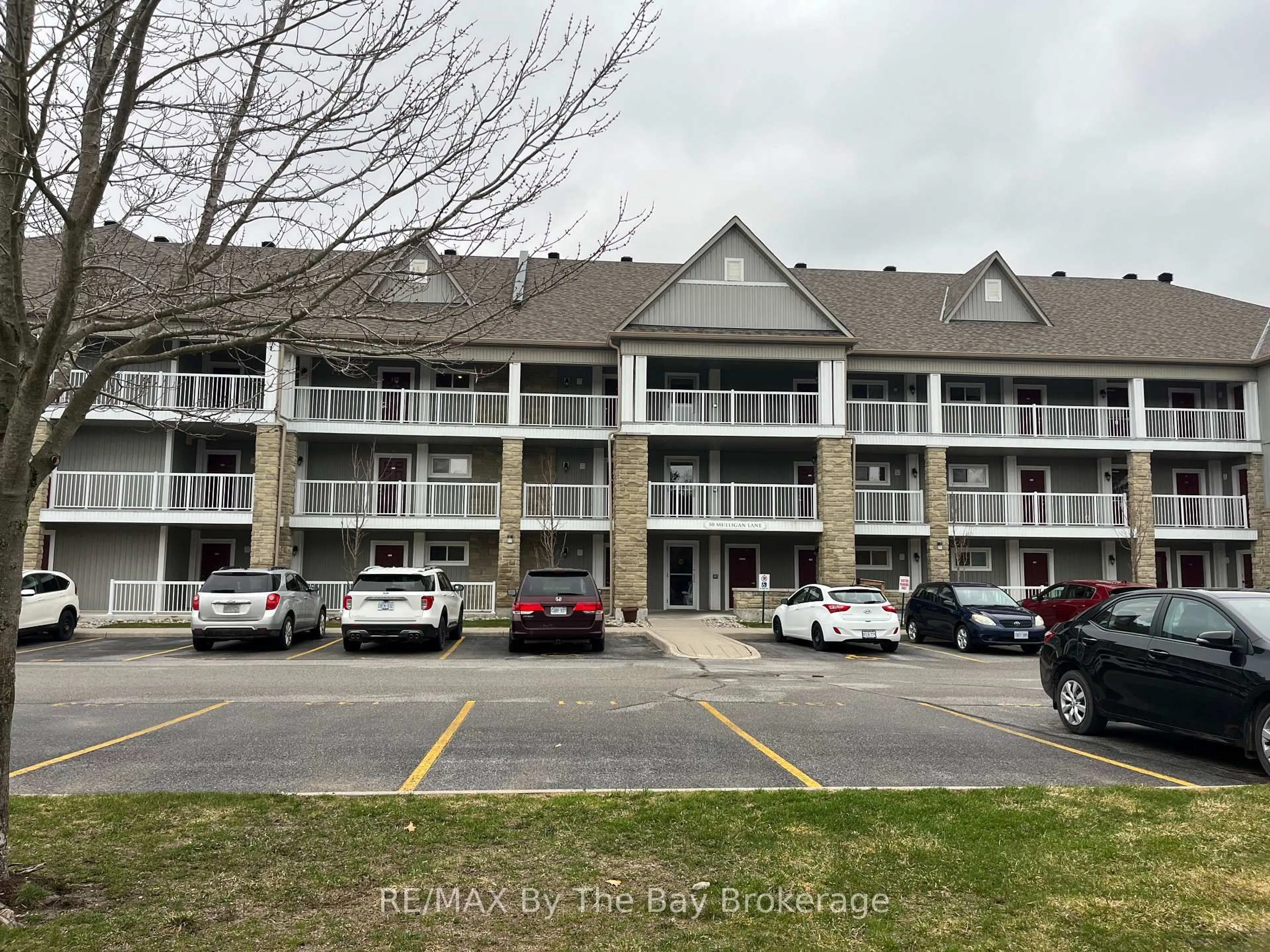 A pic from outside/outdoor area/front of a property/back of a property/a pic from drone, unknown for 50 Mulligan Lane #312, Wasaga Beach Ontario L9Z 0C5