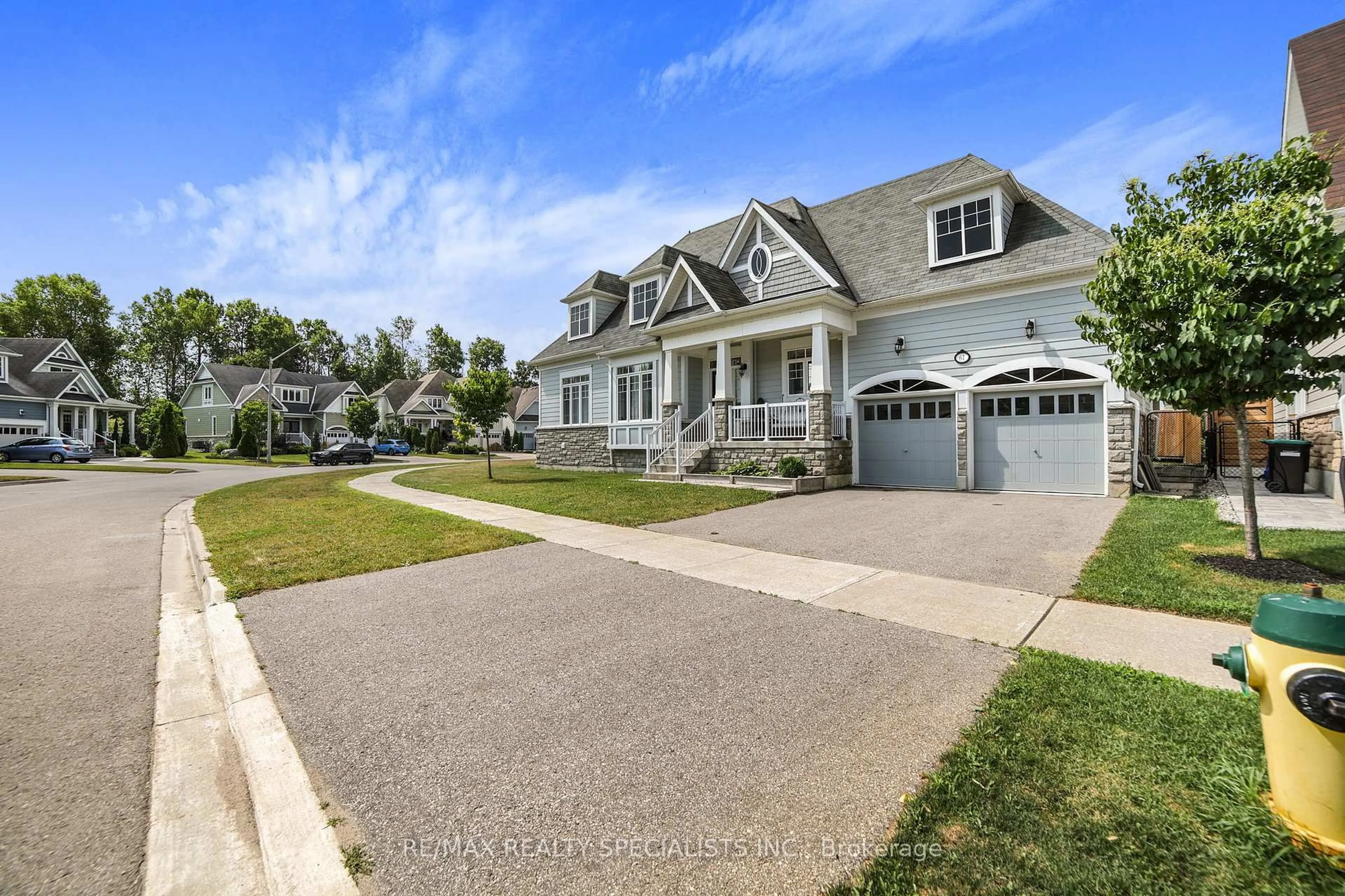 Home with vinyl exterior material, street for 61 Riverwalk Pl, Midland Ontario L4R 0B4