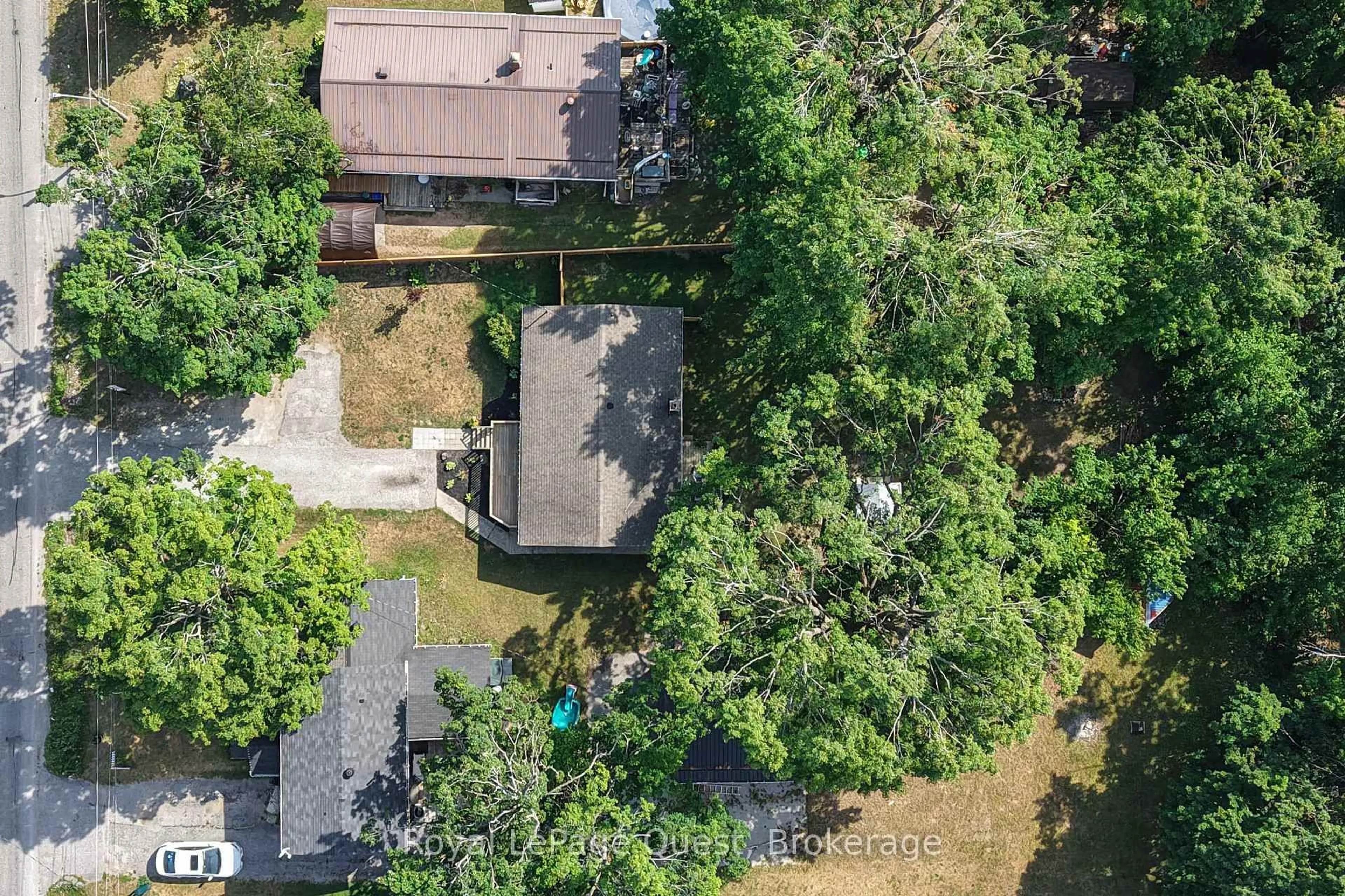 A pic from outside/outdoor area/front of a property/back of a property/a pic from drone, unknown for 401 Mississaga St, Orillia Ontario L3V 3C4