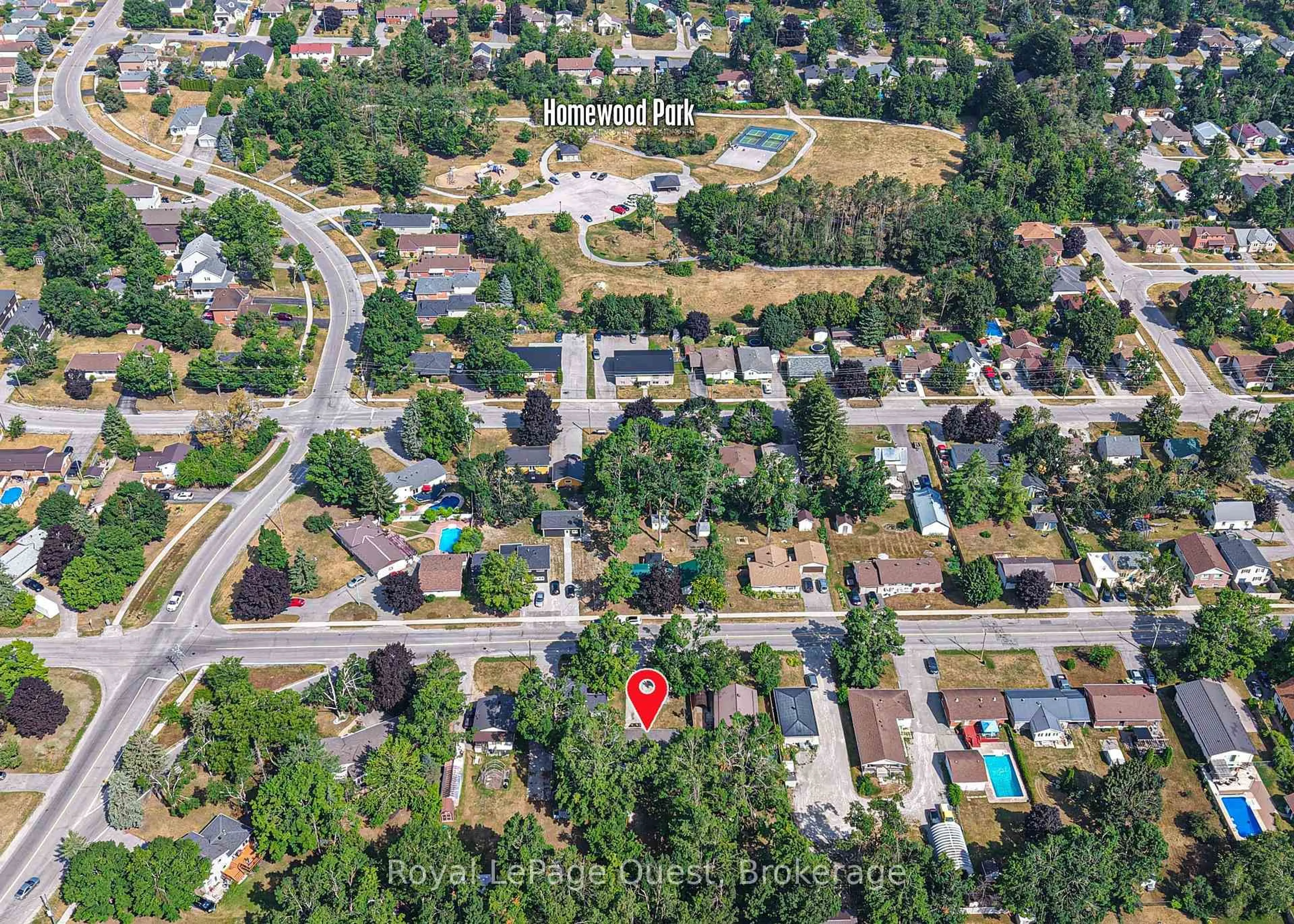 A pic from outside/outdoor area/front of a property/back of a property/a pic from drone, street for 401 Mississaga St, Orillia Ontario L3V 3C4