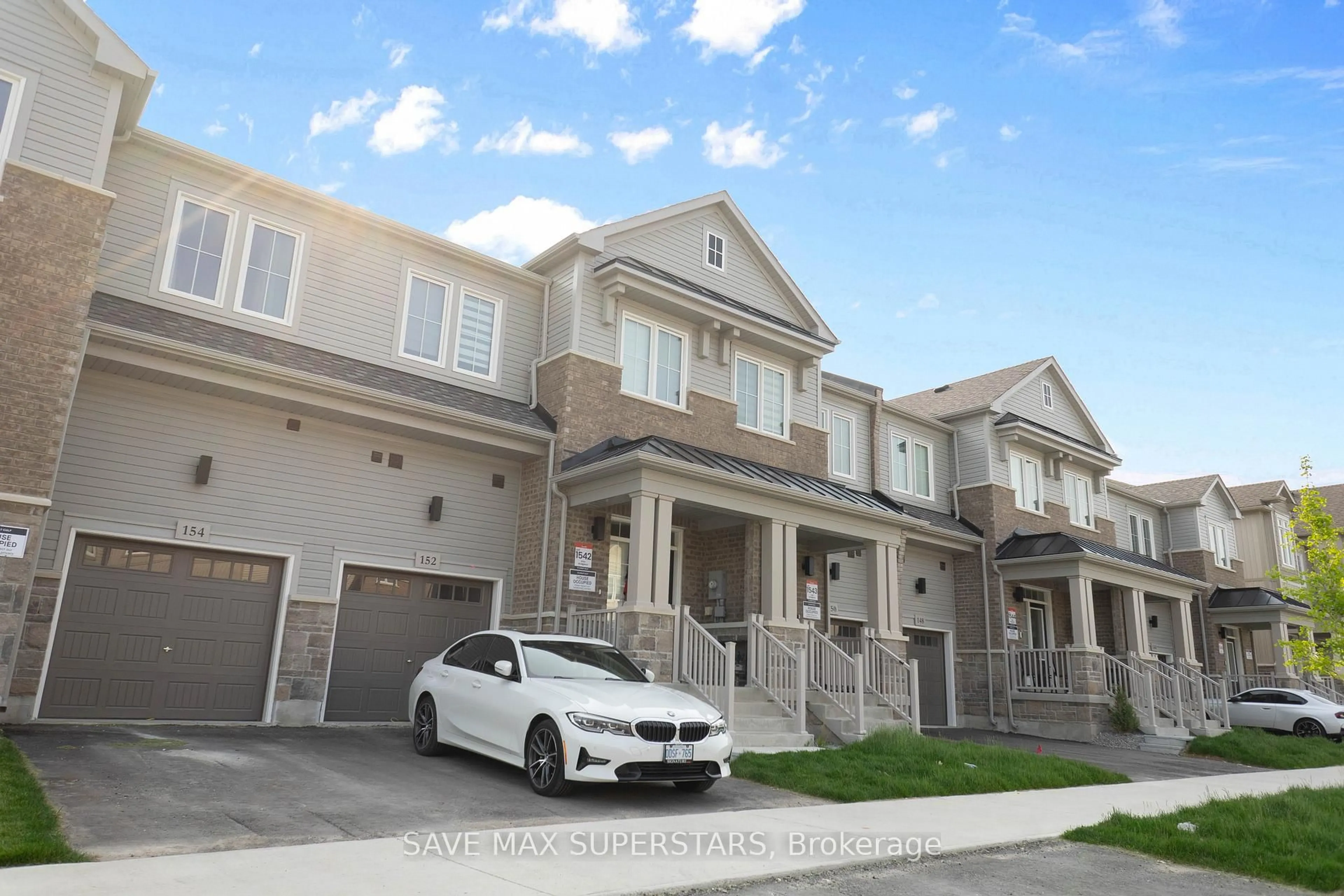 Home with vinyl exterior material, street for 152 Greer St, Barrie Ontario L9J 0R5