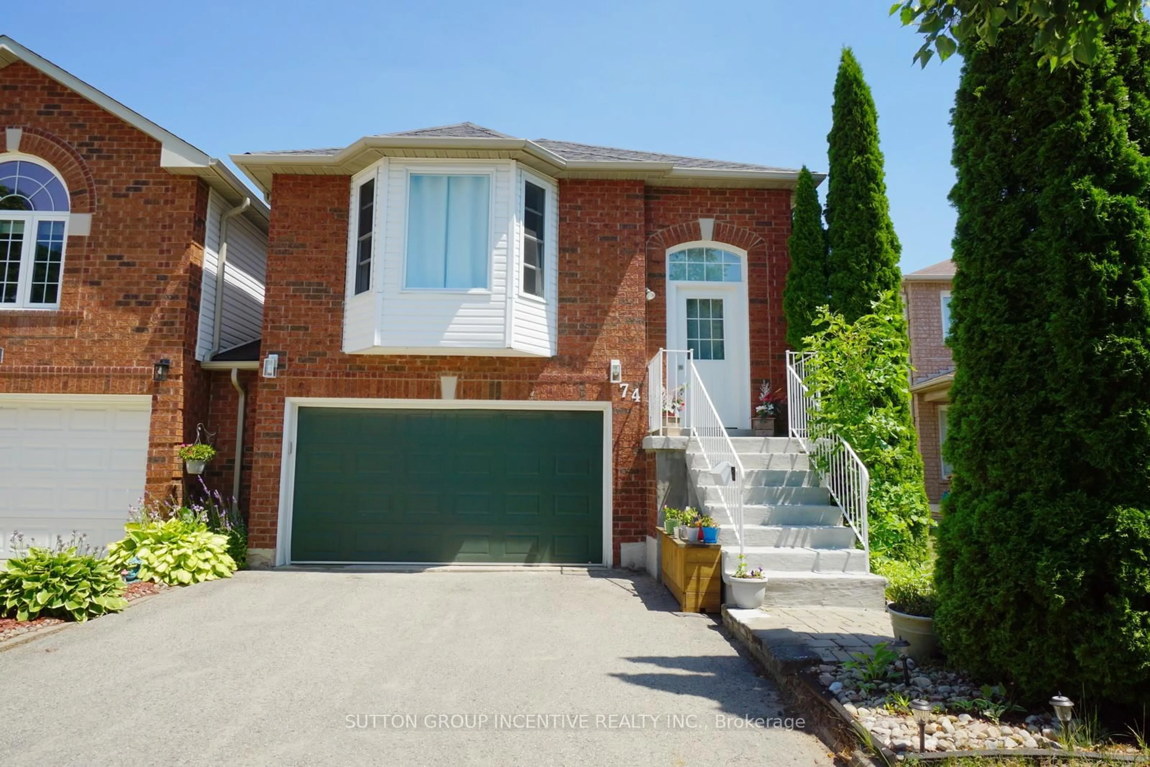 Home with brick exterior material, street for 74 Rundle Cres, Barrie Ontario L4N 8E6