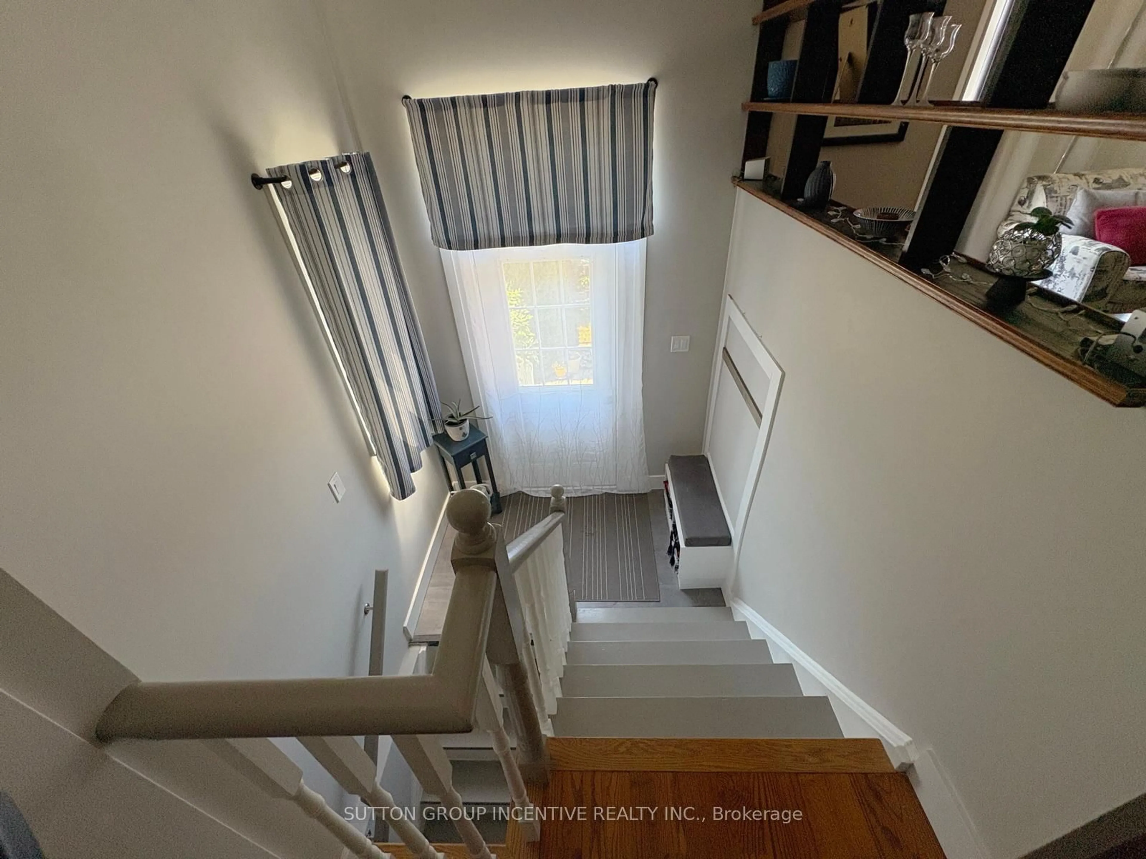 Stairs for 74 Rundle Cres, Barrie Ontario L4N 8E6