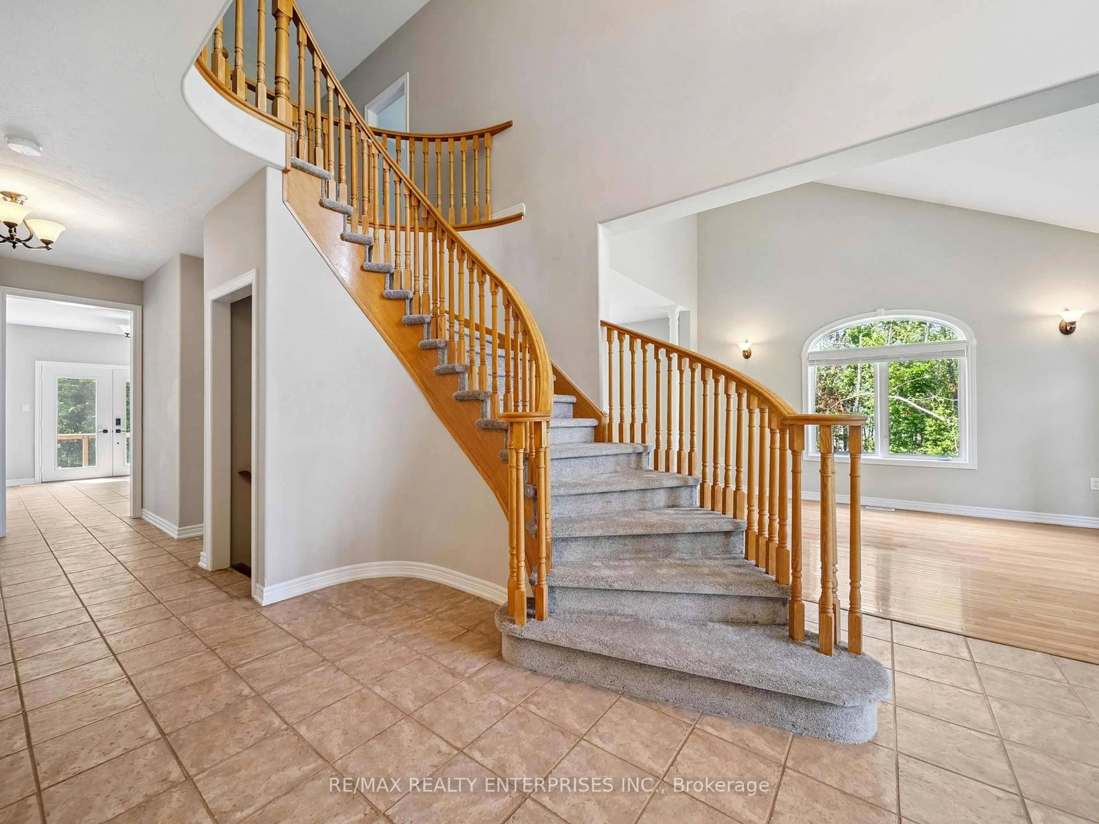 Unknown for 2036 Birkshire Woods Lane, Severn Ontario L3V 6H2