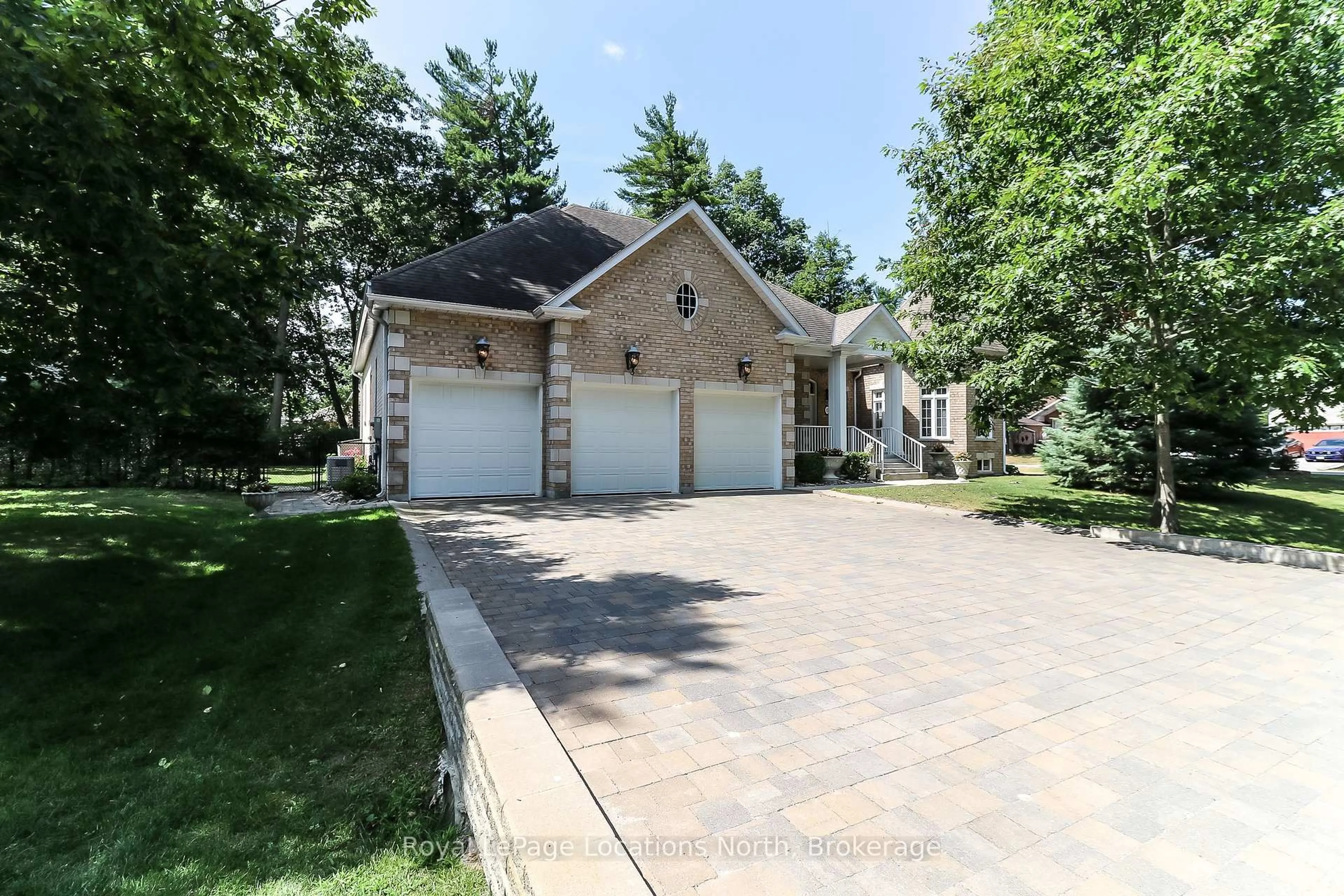 Home with brick exterior material, street for 15 Downer Cres, Wasaga Beach Ontario L9Z 1C2