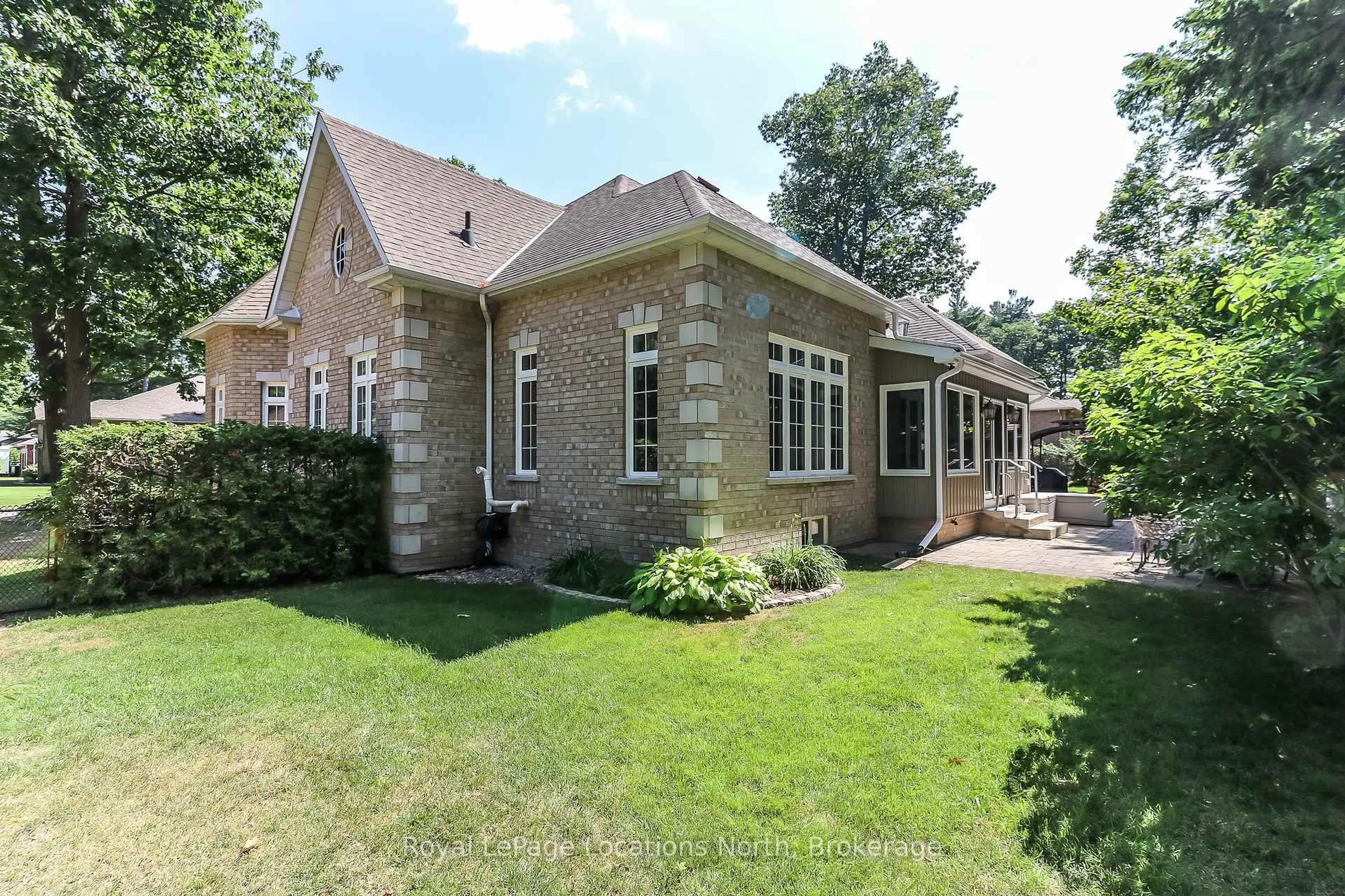 Home with brick exterior material, street for 15 Downer Cres, Wasaga Beach Ontario L9Z 1C2