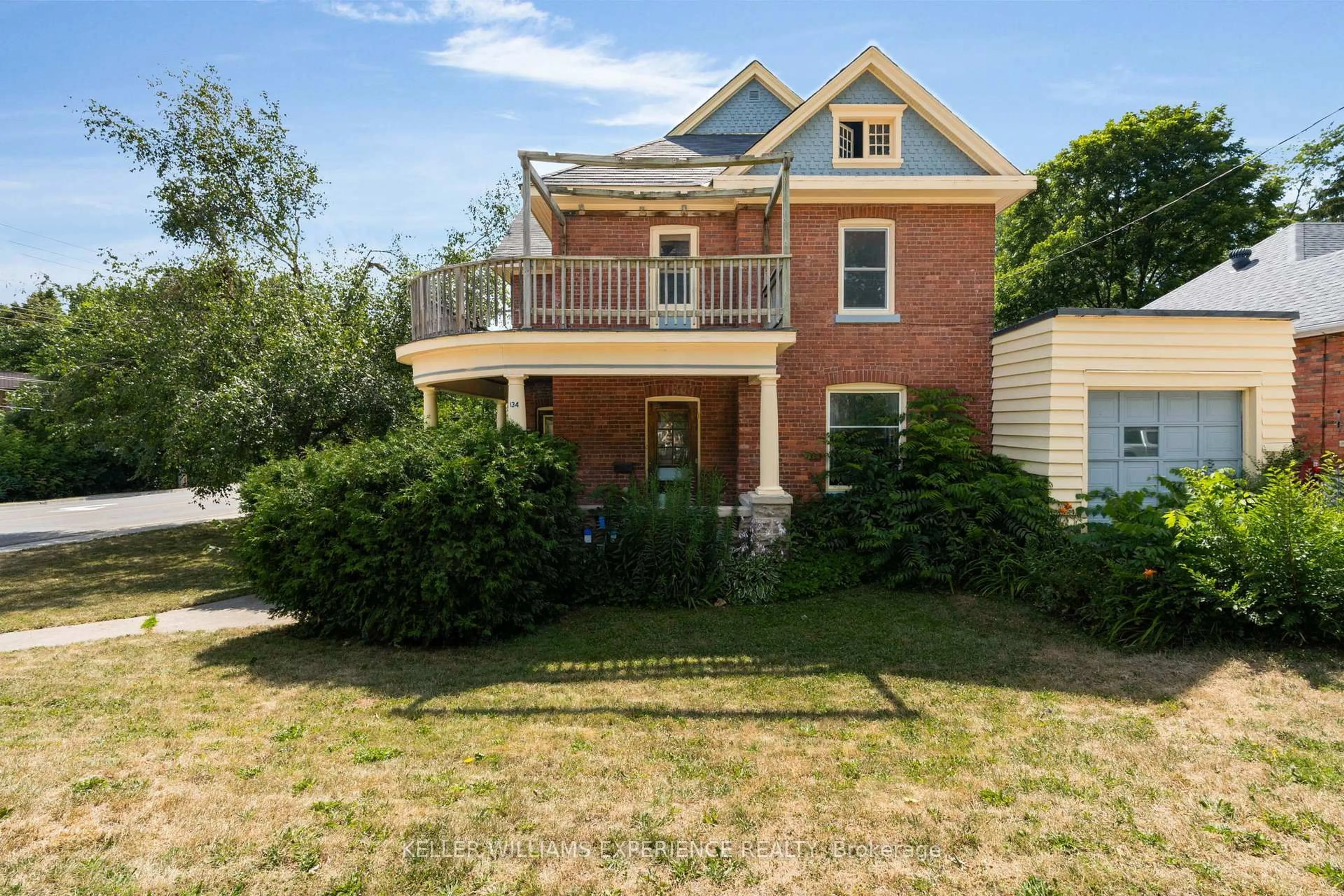 Home with brick exterior material, street for 134 Owen St, Barrie Ontario L4M 3H9