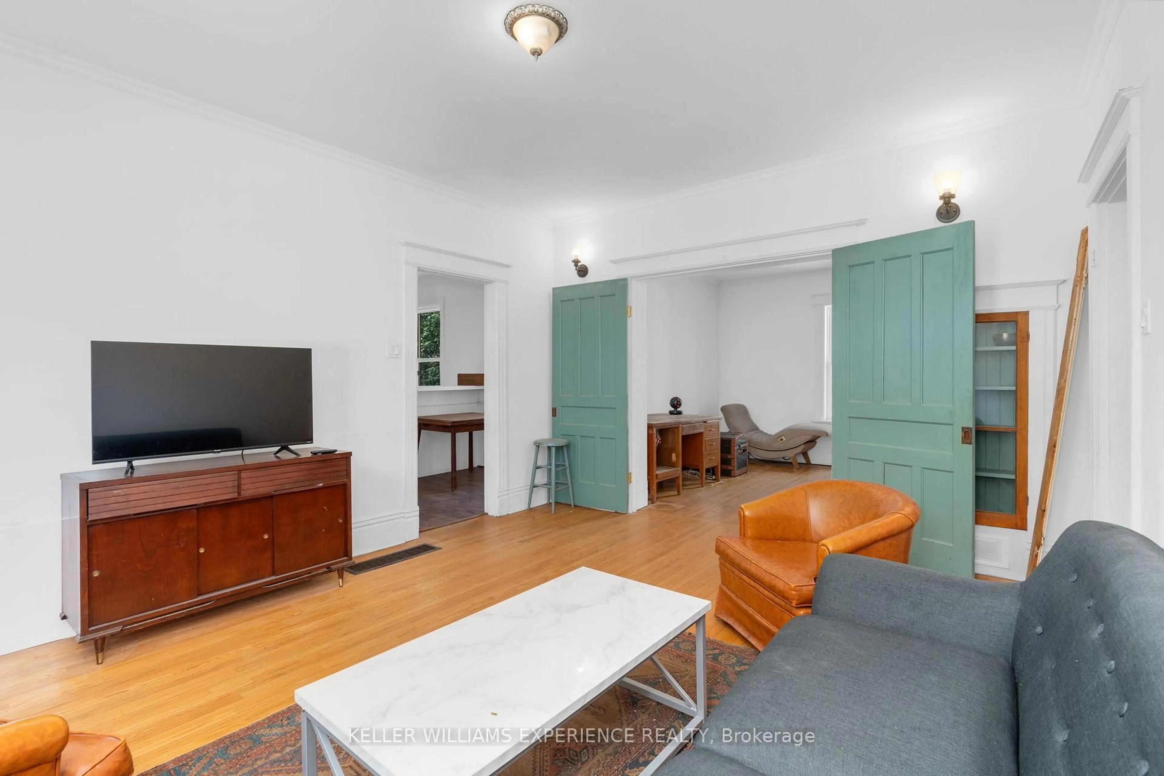 Living room with furniture, unknown for 134 Owen St, Barrie Ontario L4M 3H9