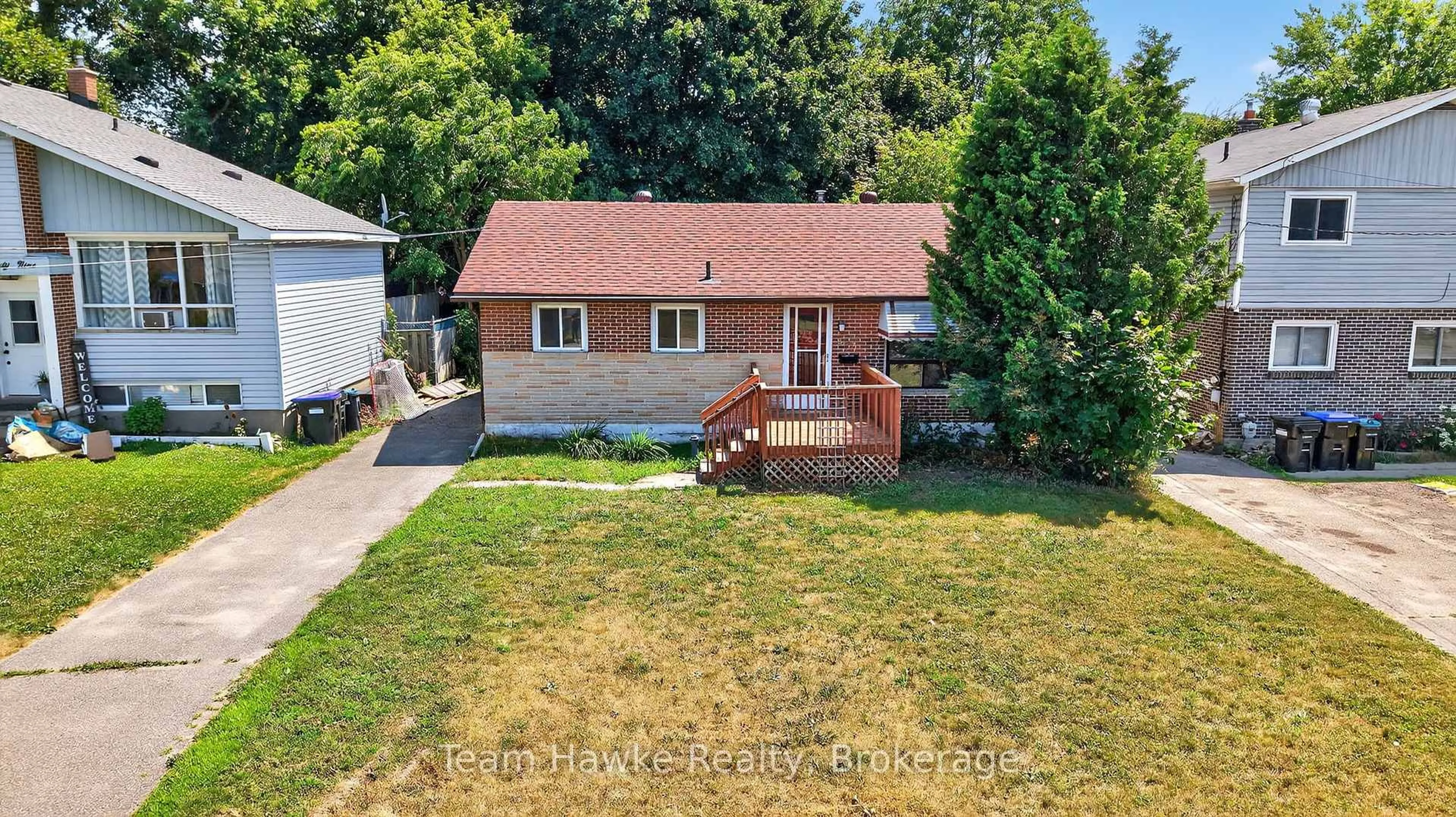 A pic from outside/outdoor area/front of a property/back of a property/a pic from drone, street for 303 Scott St, Midland Ontario L4R 2M9