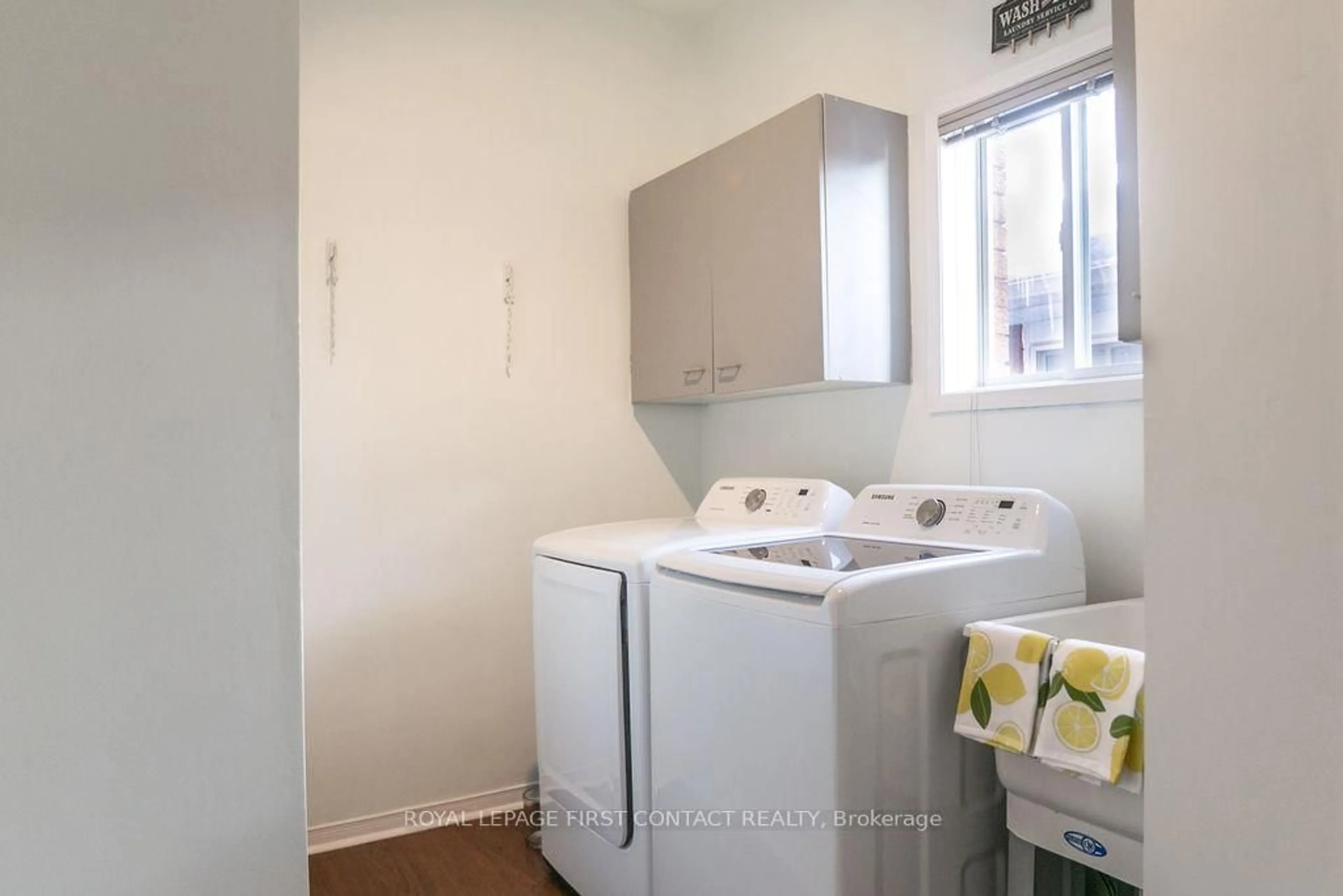 Laundry room for 13 Irwin Dr, Barrie Ontario L4N 7A6