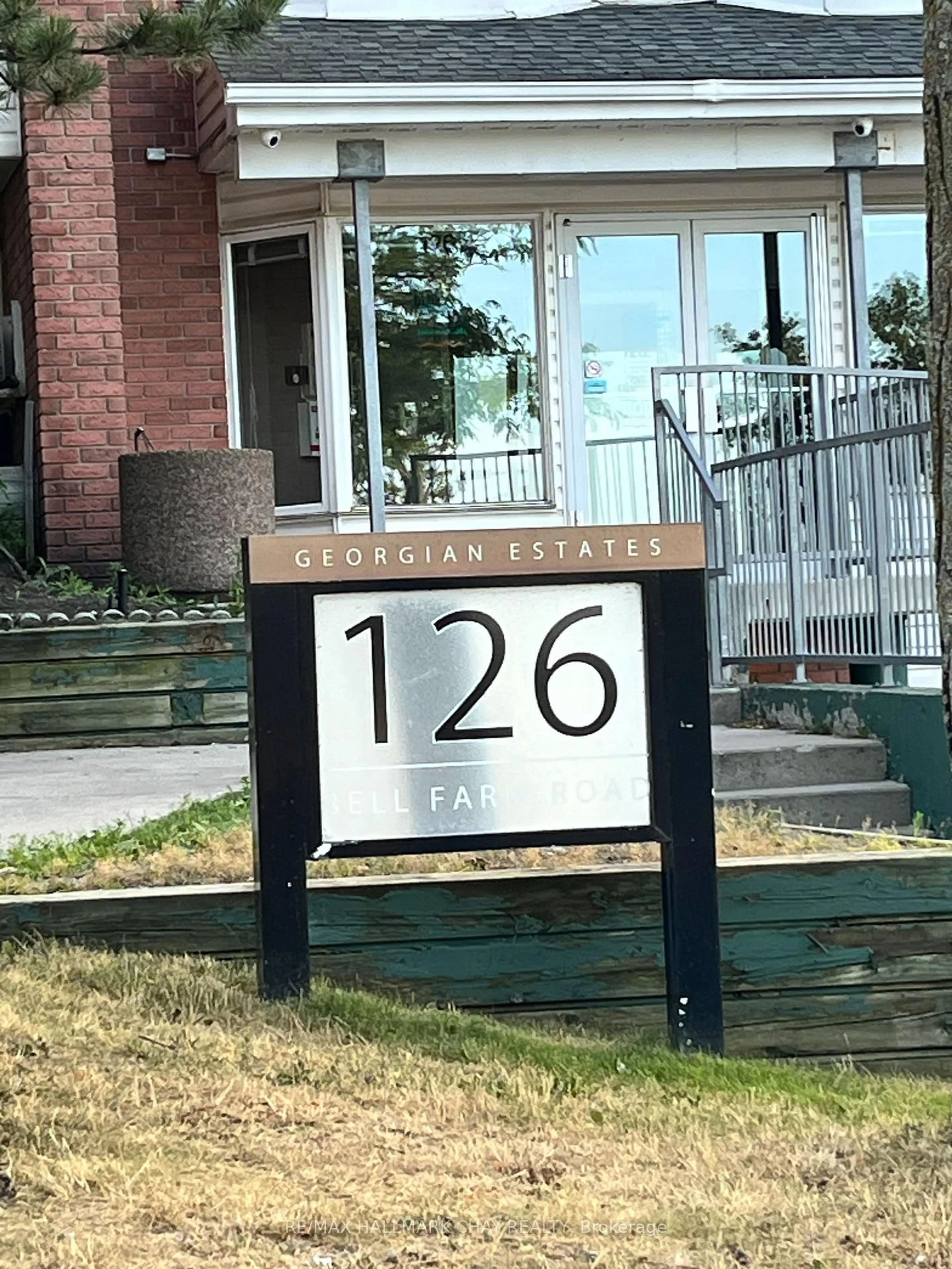 Indoor entryway for 126 Bell Farm Rd #106, Barrie Ontario L4M 6J3