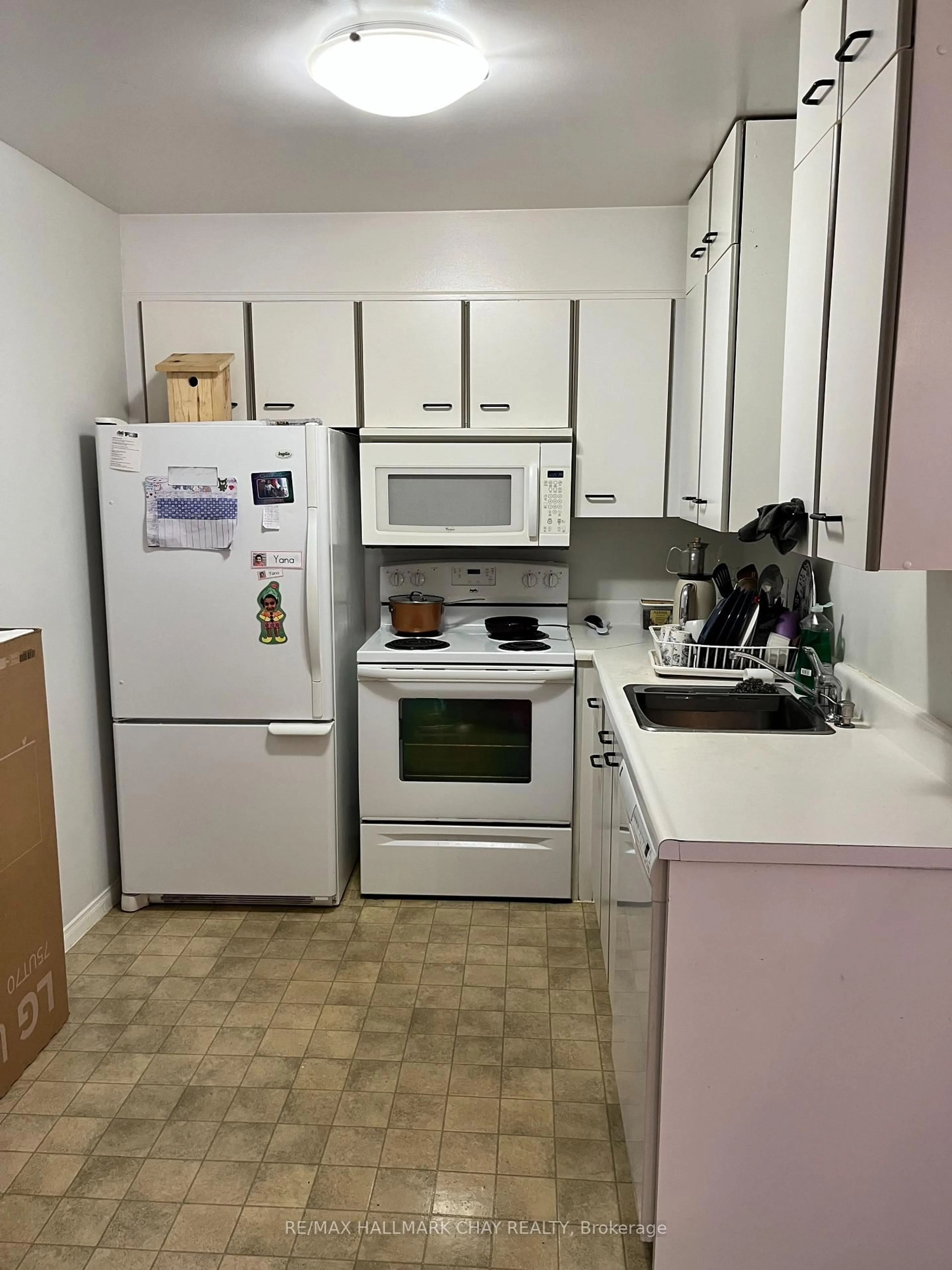 Standard kitchen, unknown for 126 Bell Farm Rd #106, Barrie Ontario L4M 6J3