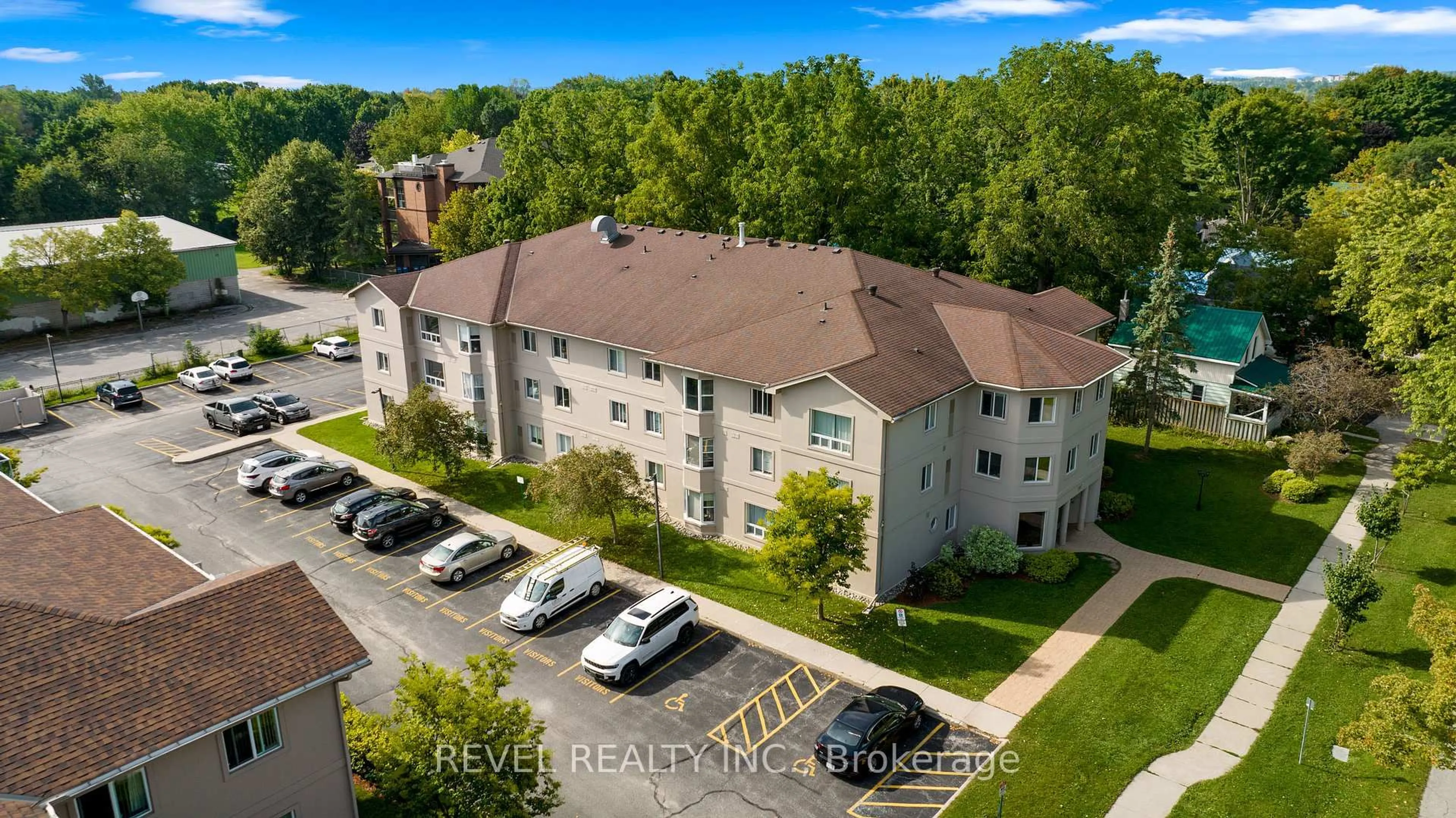A pic from outside/outdoor area/front of a property/back of a property/a pic from drone, building for 107 Bond St #306, Orillia Ontario L3V 1J7