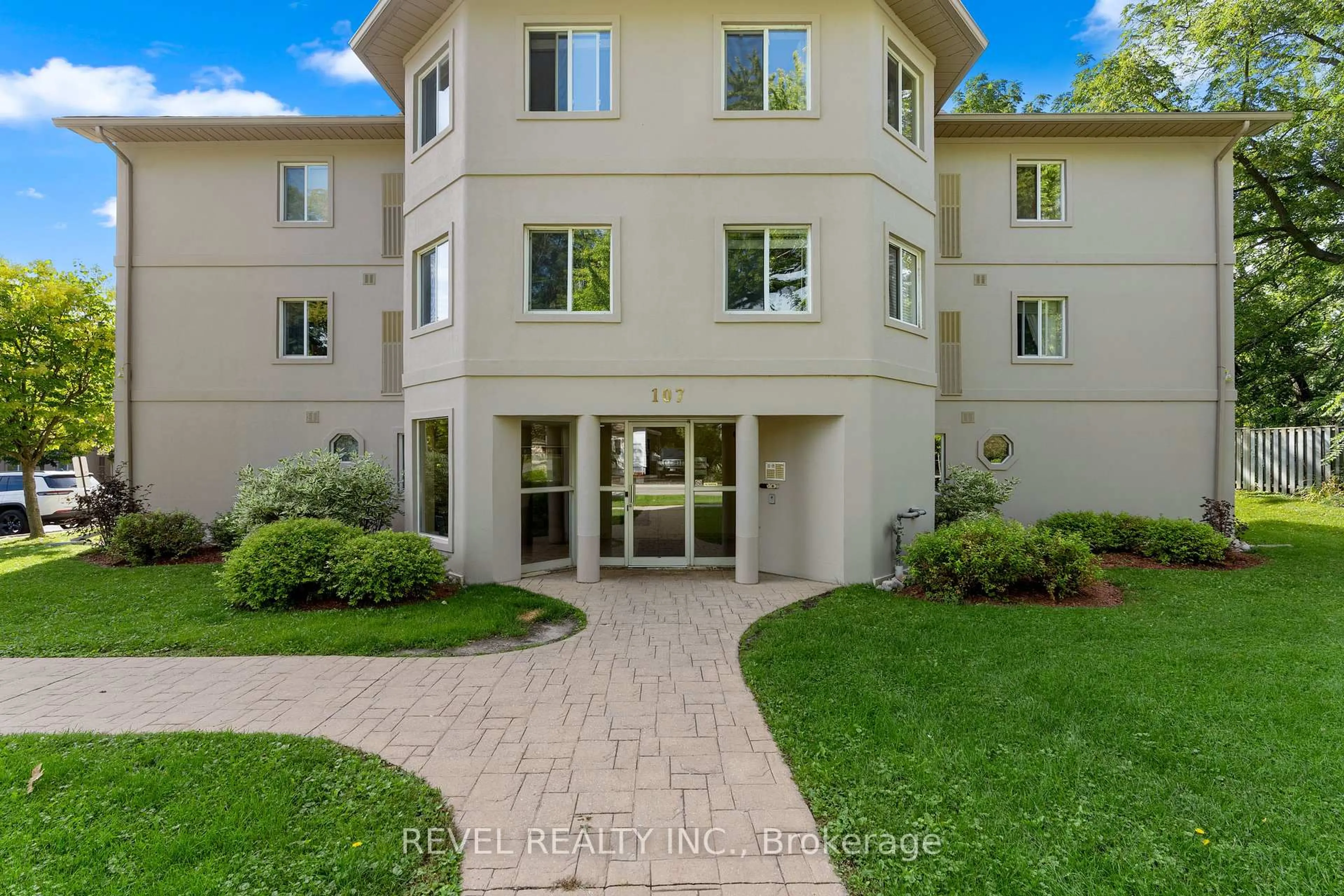 Unknown for 107 Bond St #306, Orillia Ontario L3V 1J7
