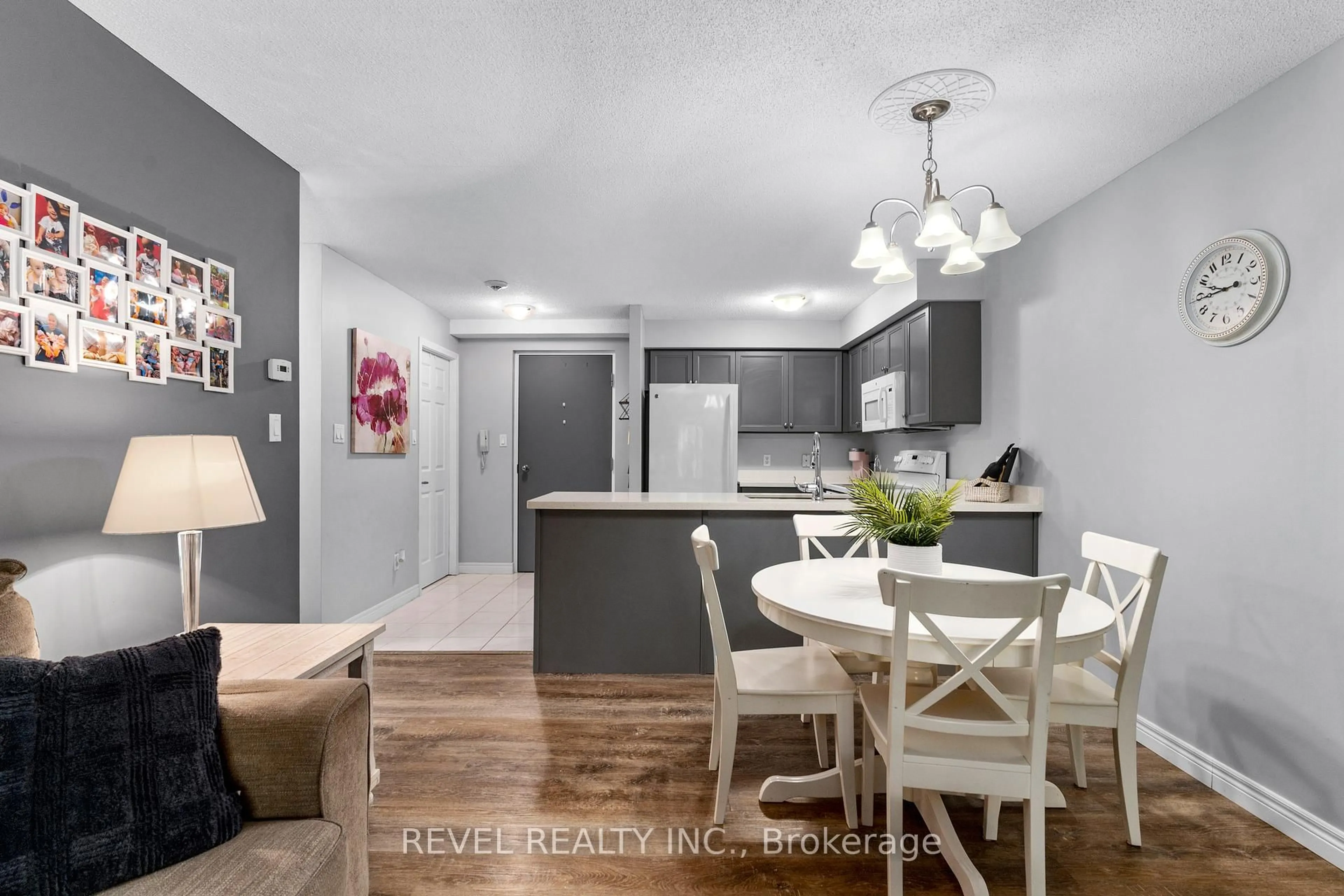 Open concept kitchen, unknown for 107 Bond St #306, Orillia Ontario L3V 1J7