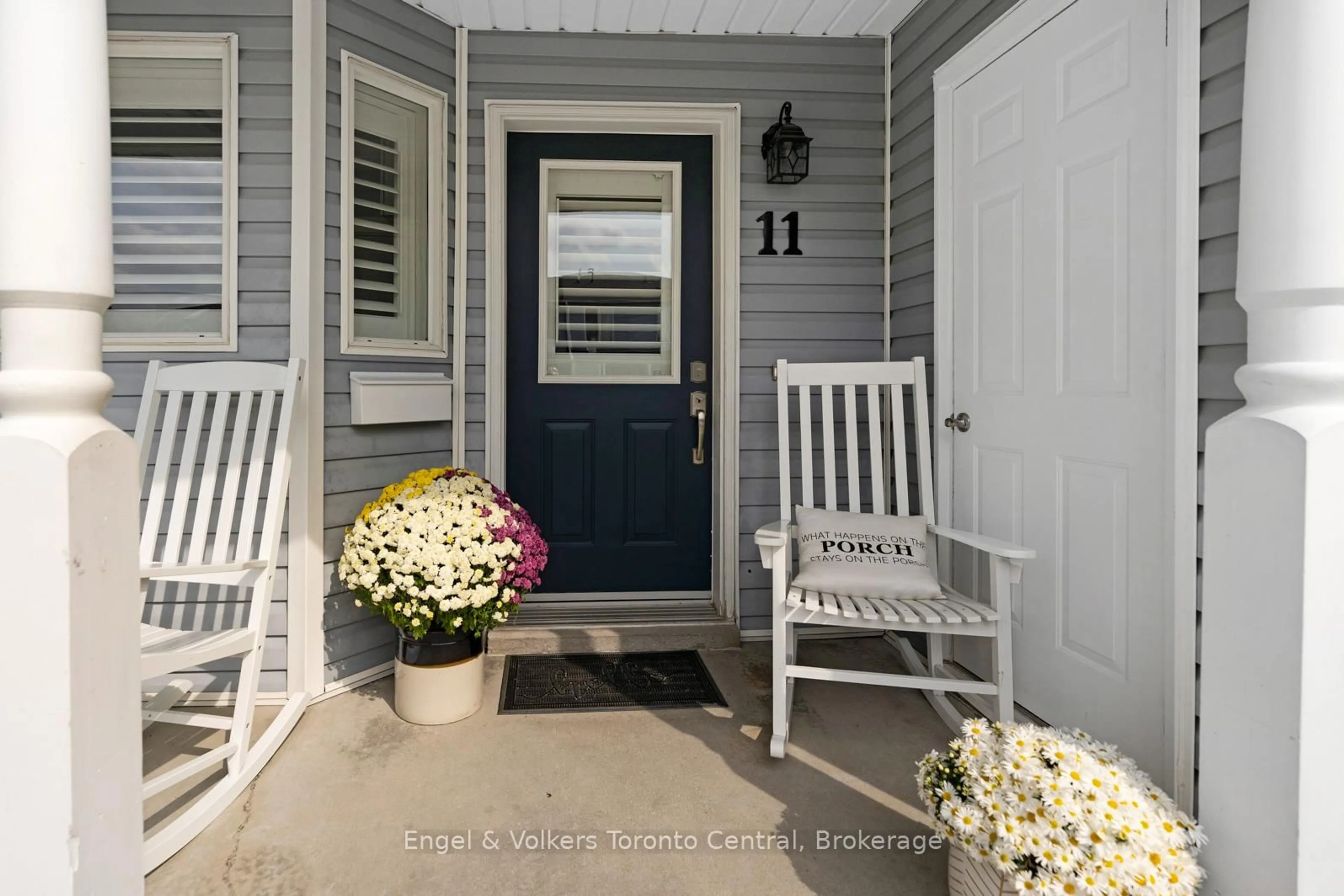 Indoor entryway for 11 Sundial Crt, Collingwood Ontario L9Y 5E5