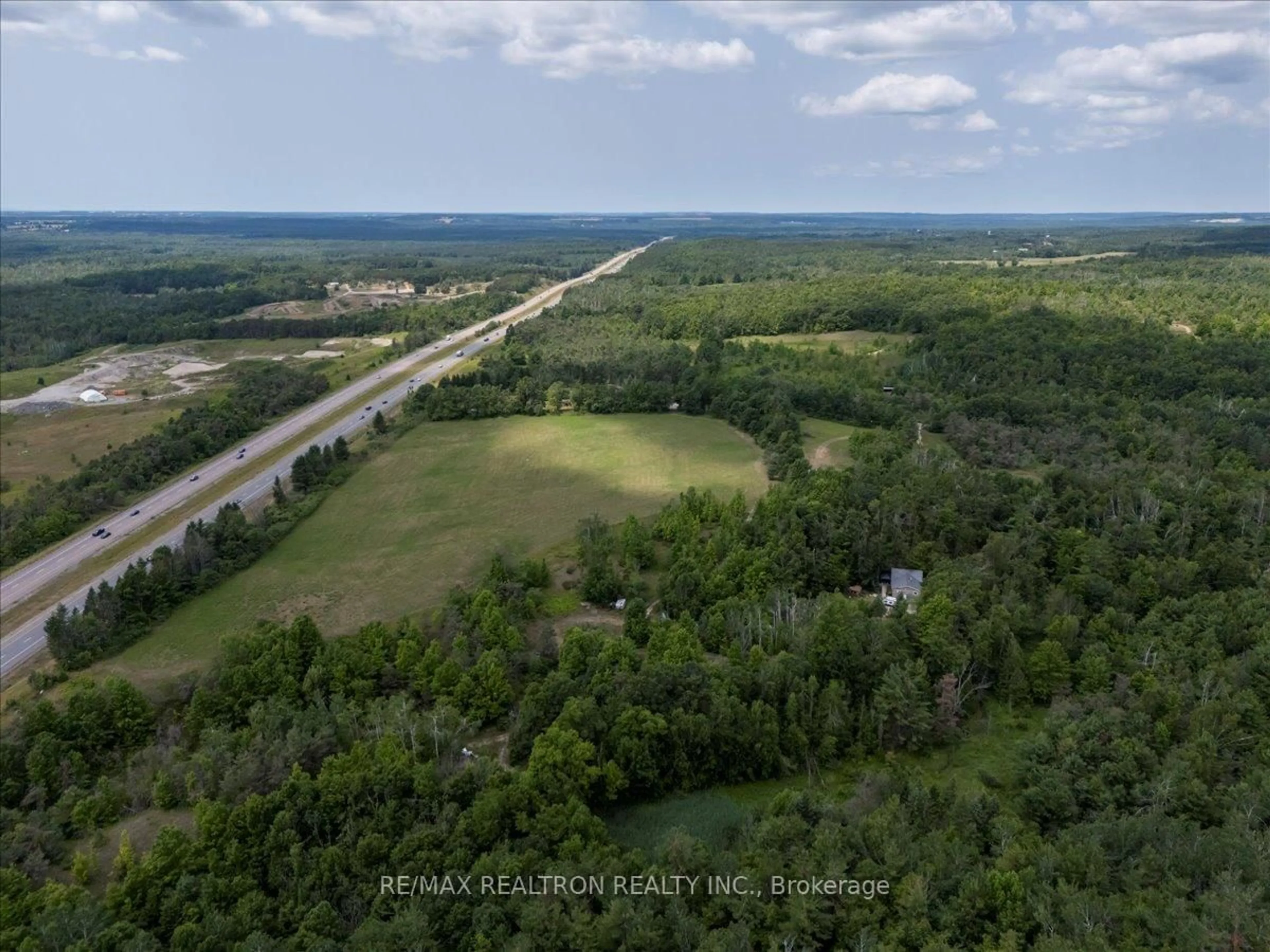 A pic from outside/outdoor area/front of a property/back of a property/a pic from drone, water/lake/river/ocean view for 2089 Dwinnell Rd, Barrie Ontario L4M 4Y8