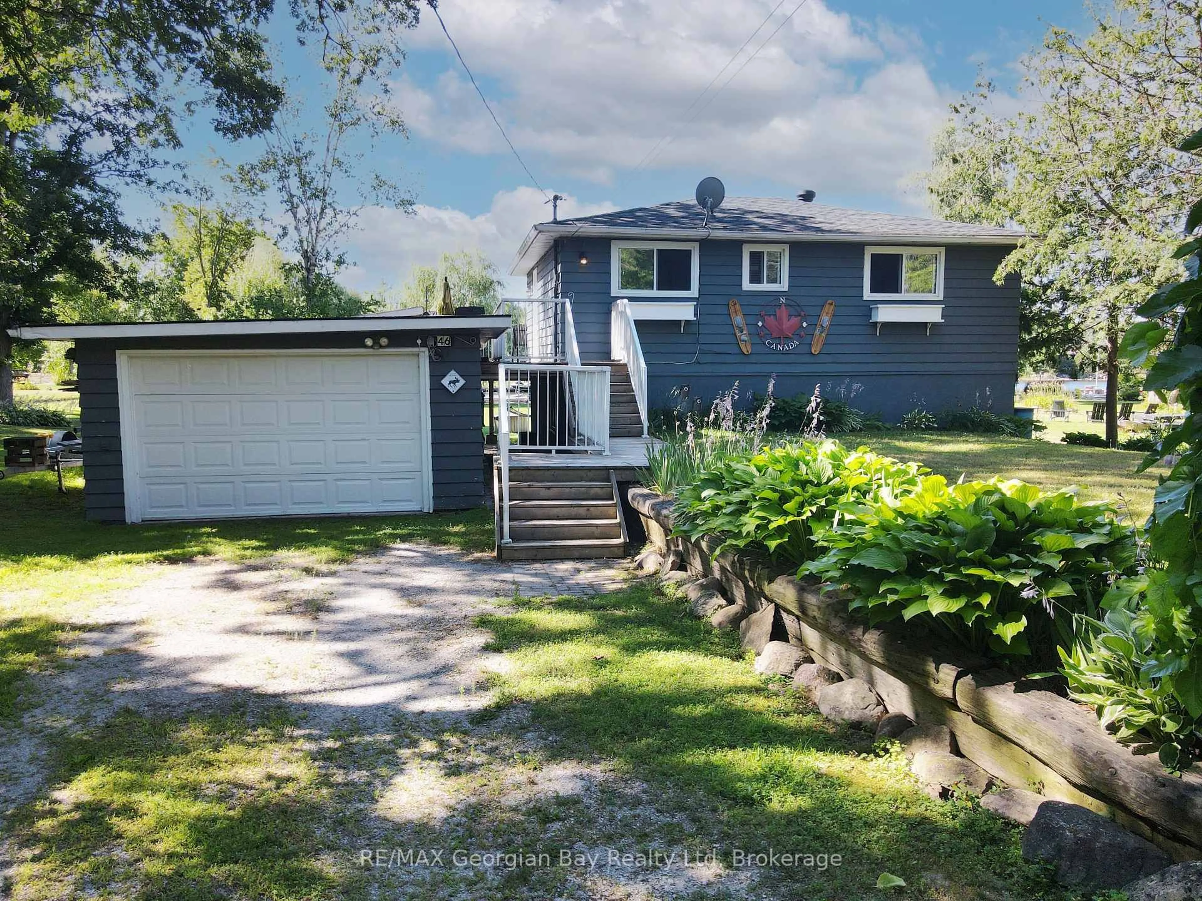 A pic from outside/outdoor area/front of a property/back of a property/a pic from drone, street for 46 Forest Harbour Pkwy, Tay Ontario L0K 2C0