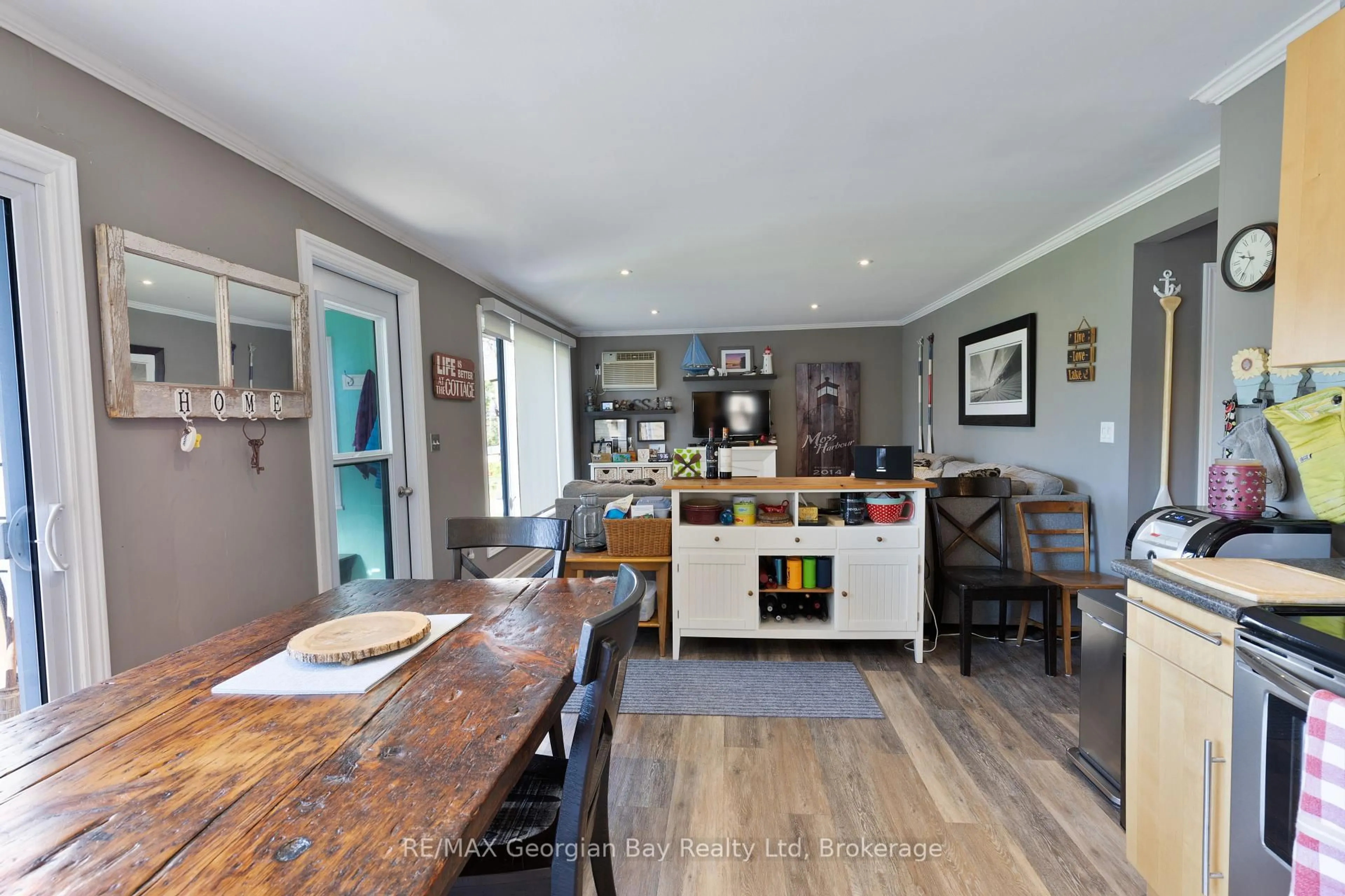 Open concept kitchen, unknown for 46 Forest Harbour Pkwy, Tay Ontario L0K 2C0